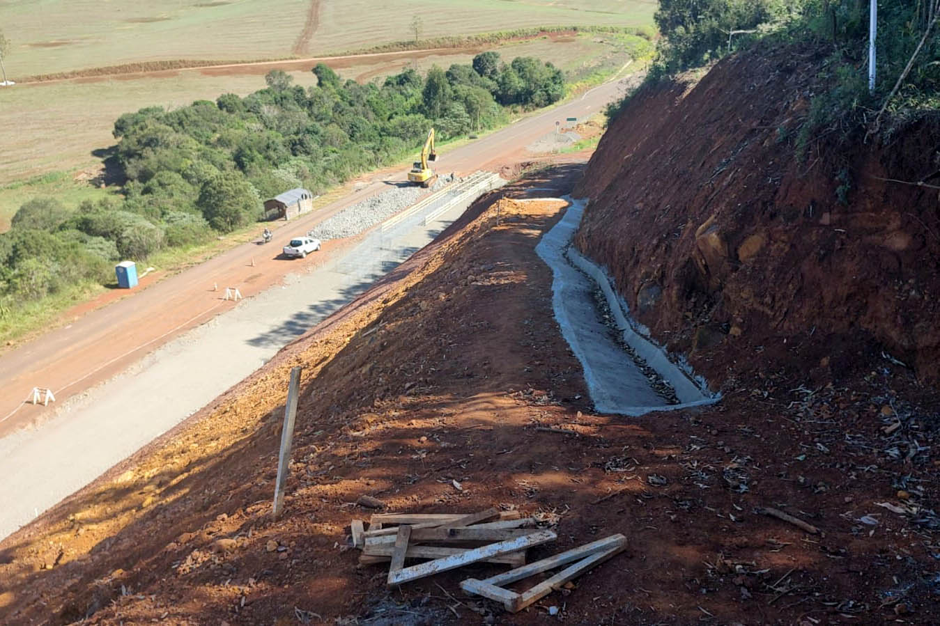 Pavimentação entre Pitanga e Mato Rico está 74% finalizada