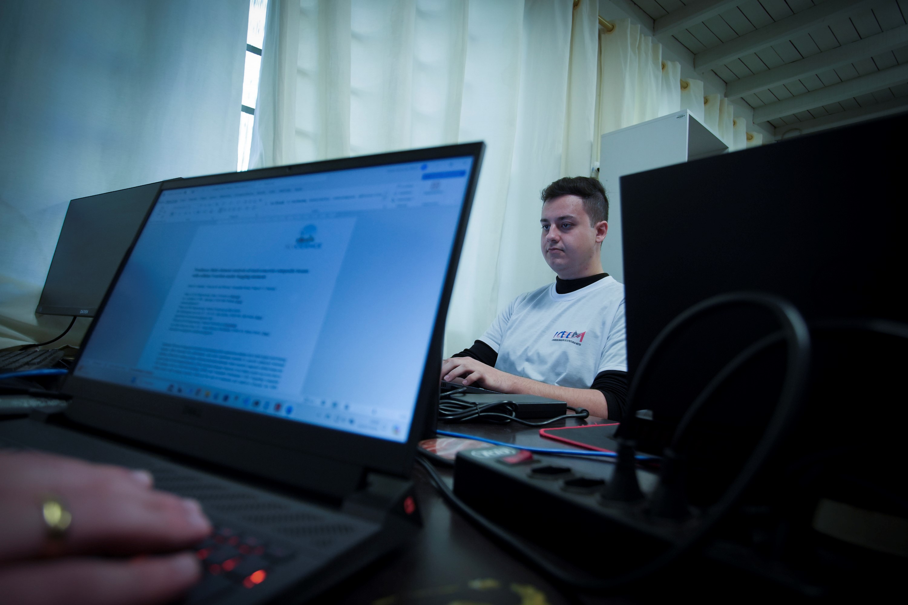 Pesquisa desenvolvida na UEM aponta viabilidade do aço reforçado por  nióbio para obras de construção