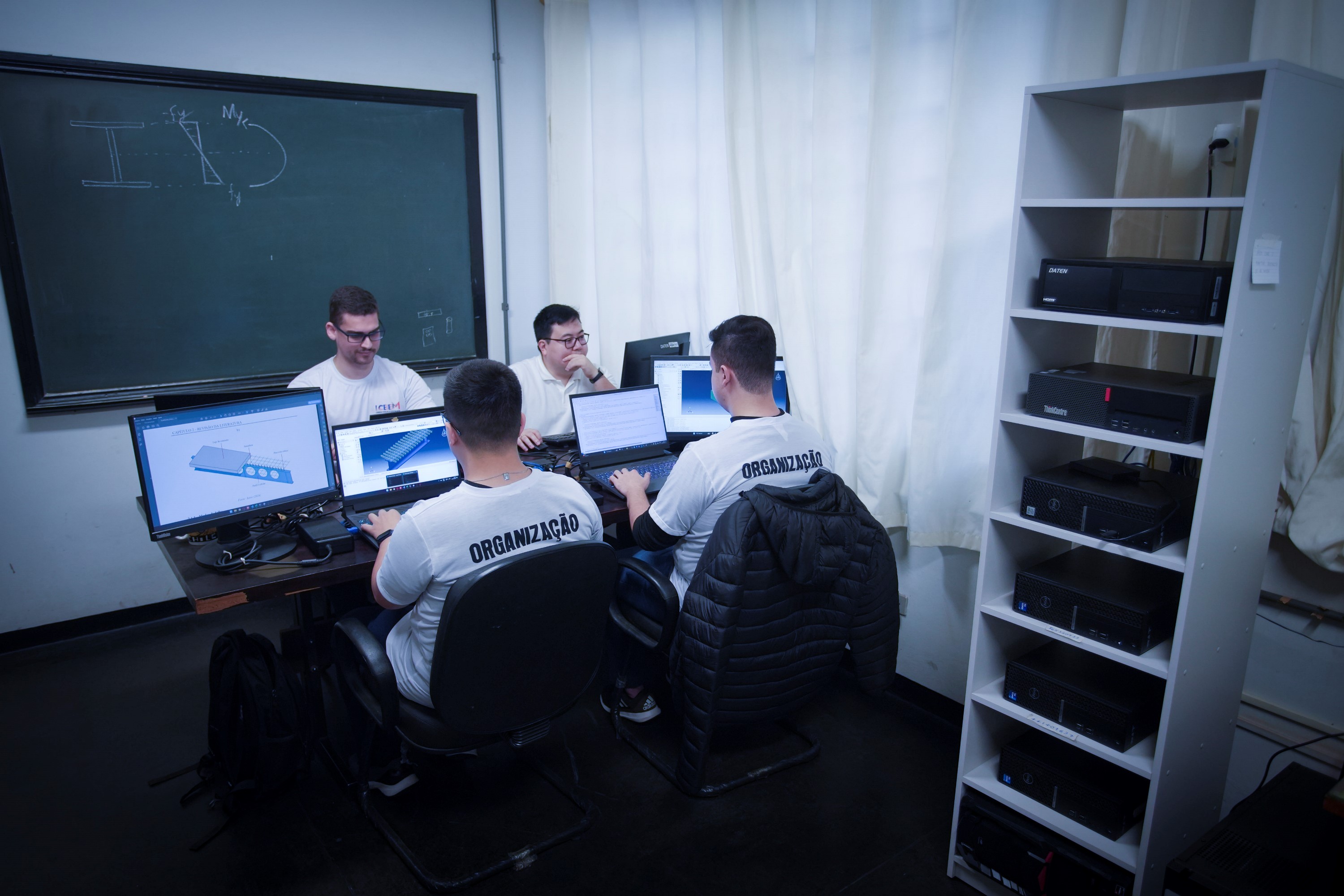 Pesquisa desenvolvida na UEM aponta viabilidade do aço reforçado por  nióbio para obras de construção