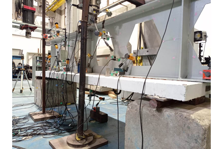 Pesquisa desenvolvida na UEM aponta viabilidade do aço reforçado por  nióbio para obras de construção