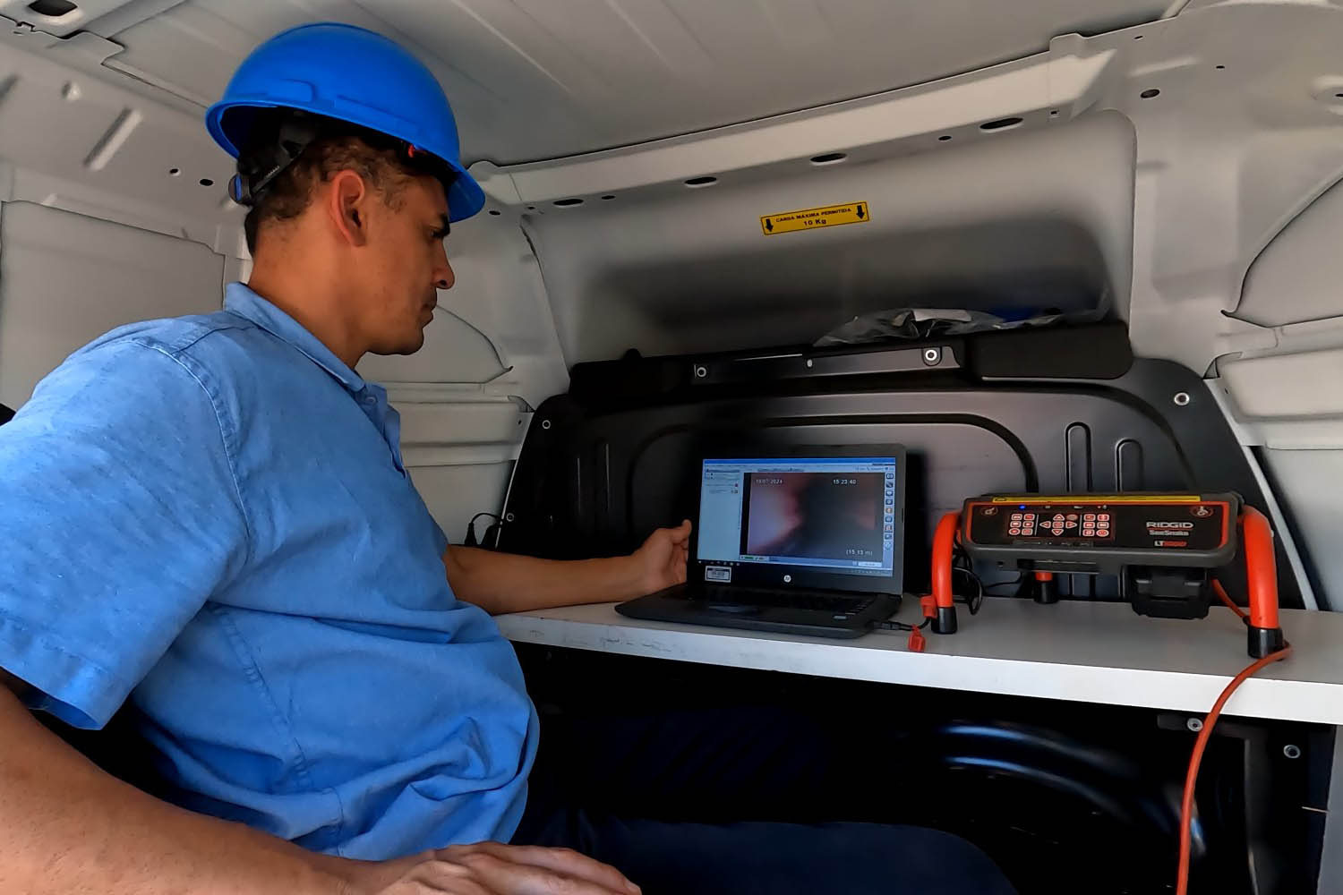 Lixo na rede de esgoto causa obstrução e danos ao meio ambiente