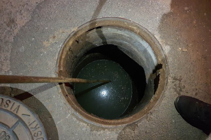 Lixo na rede de esgoto causa obstrução e danos ao meio ambiente