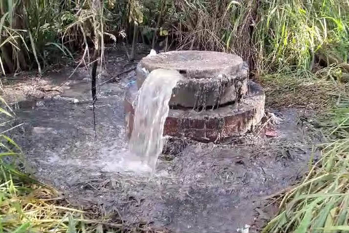 Lixo na rede de esgoto causa obstrução e danos ao meio ambiente