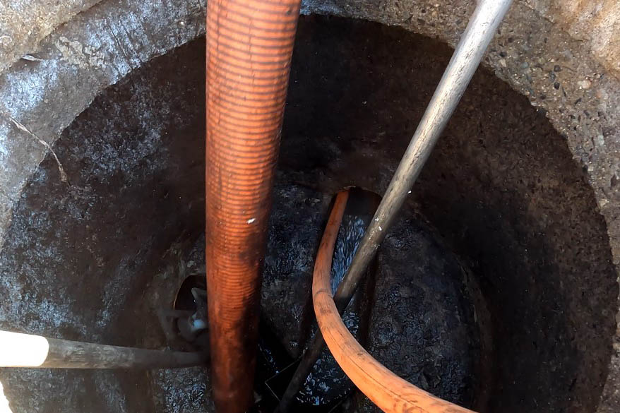 Lixo na rede de esgoto causa obstrução e danos ao meio ambiente