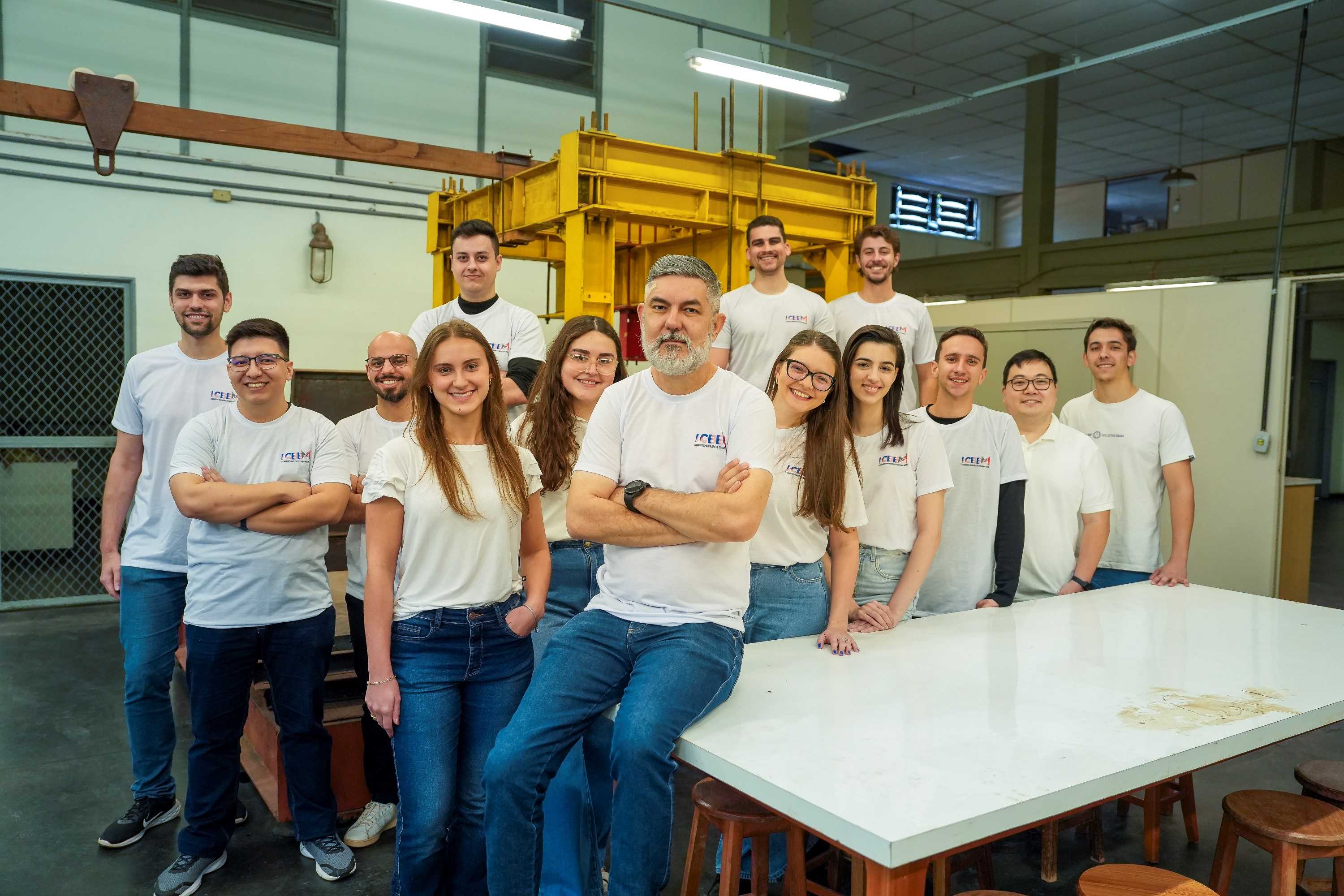 Pesquisa desenvolvida na UEM aponta viabilidade do aço reforçado por  nióbio para obras de construção
