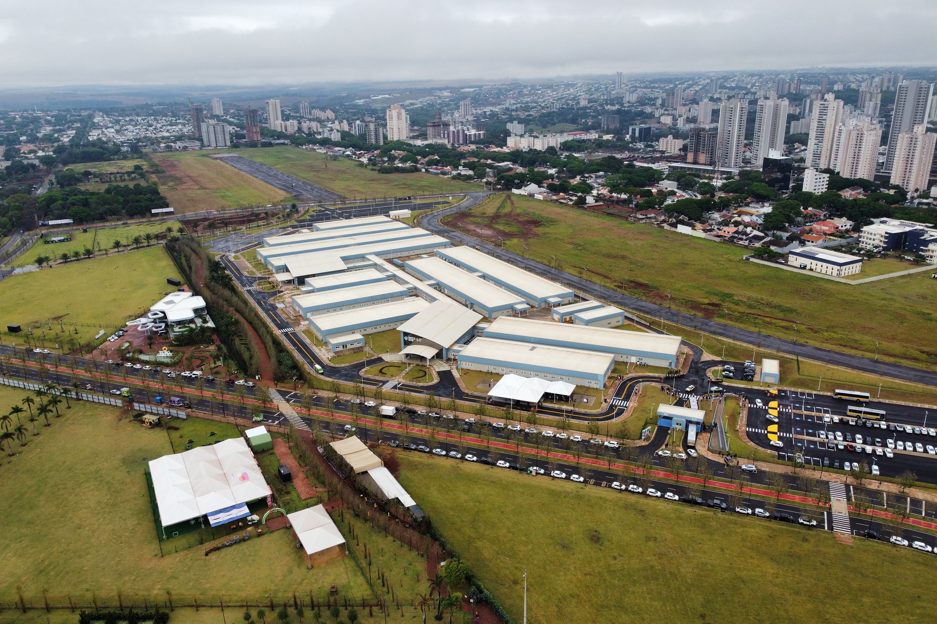 O governador Carlos Massa Ratinho Junior inaugurou nesta segunda-feira (16) o Hospital da Criança Irmã Maria Calista, de Maringá, no Noroeste do Estado.