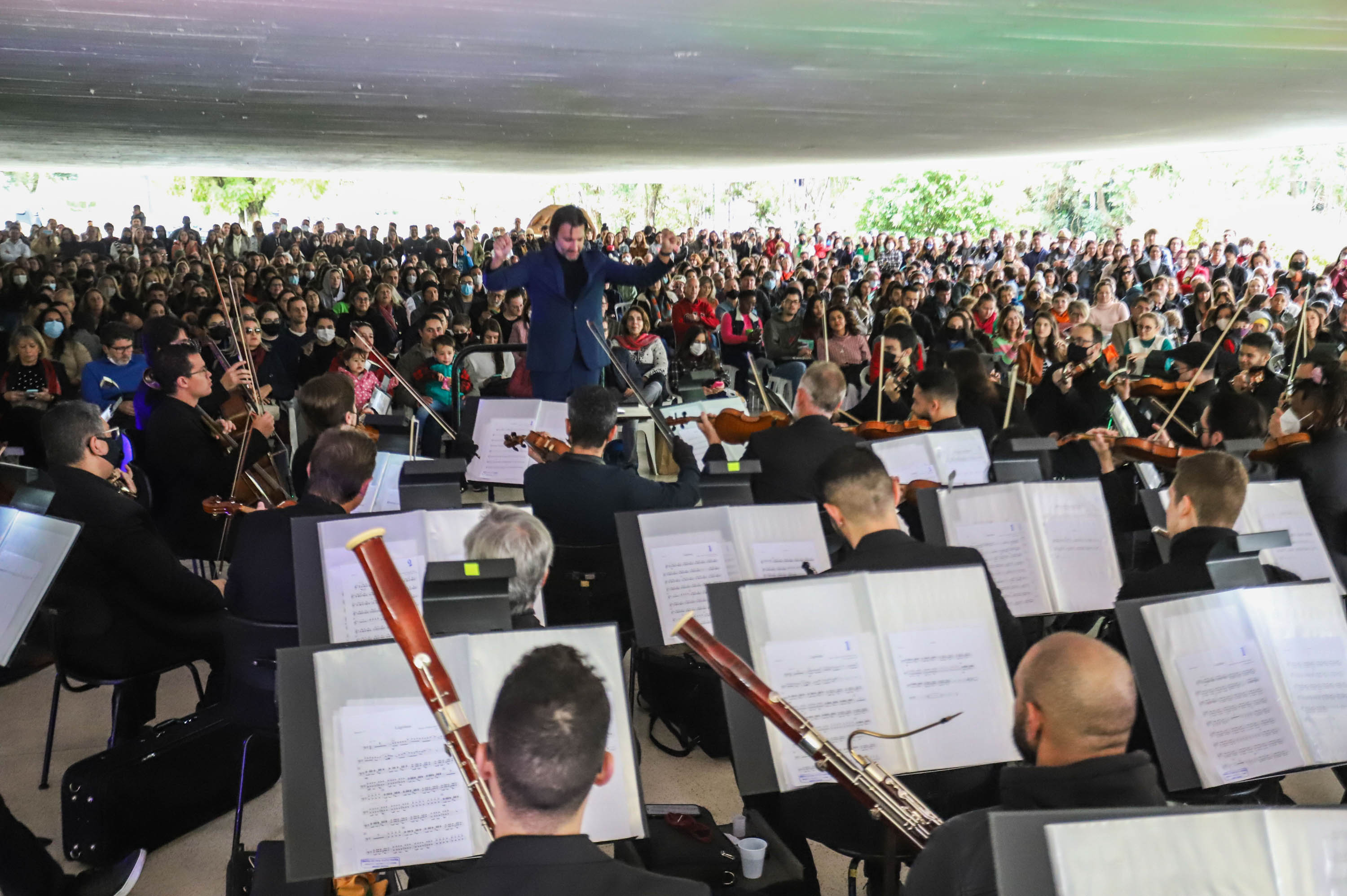 Em 2025, a Orquestra Sinfônica do Paraná (OSP) celebrará 40 anos de história como a primeira e maior orquestra pública do Estado. Fundada em 1985, a OSP tem como missão democratizar o acesso à música clássica, realizando concertos com valores acessíveis e colaborando com outros corpos artísticos do Teatro Guaíra.