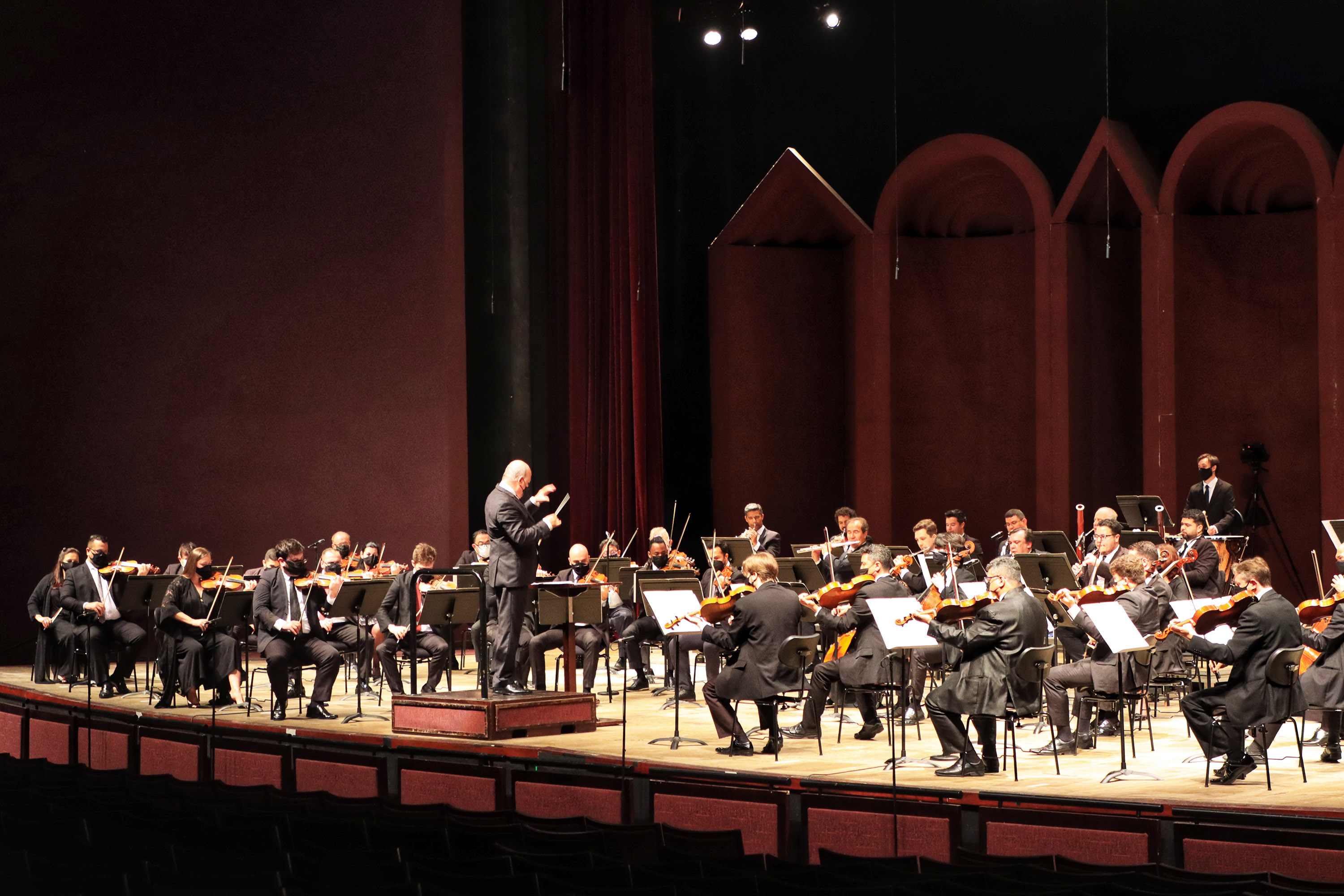 Em 2025, a Orquestra Sinfônica do Paraná (OSP) celebrará 40 anos de história como a primeira e maior orquestra pública do Estado. Fundada em 1985, a OSP tem como missão democratizar o acesso à música clássica, realizando concertos com valores acessíveis e colaborando com outros corpos artísticos do Teatro Guaíra.