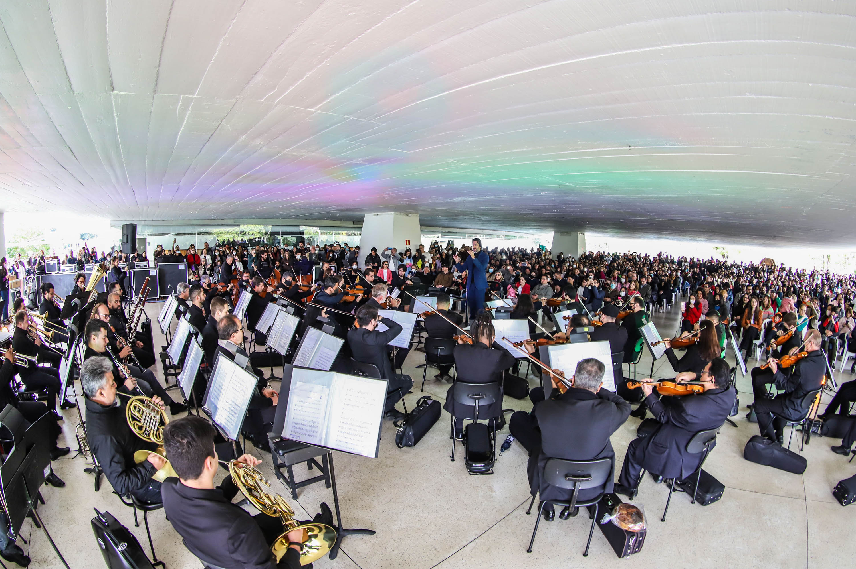 Em 2025, a Orquestra Sinfônica do Paraná (OSP) celebrará 40 anos de história como a primeira e maior orquestra pública do Estado. Fundada em 1985, a OSP tem como missão democratizar o acesso à música clássica, realizando concertos com valores acessíveis e colaborando com outros corpos artísticos do Teatro Guaíra.