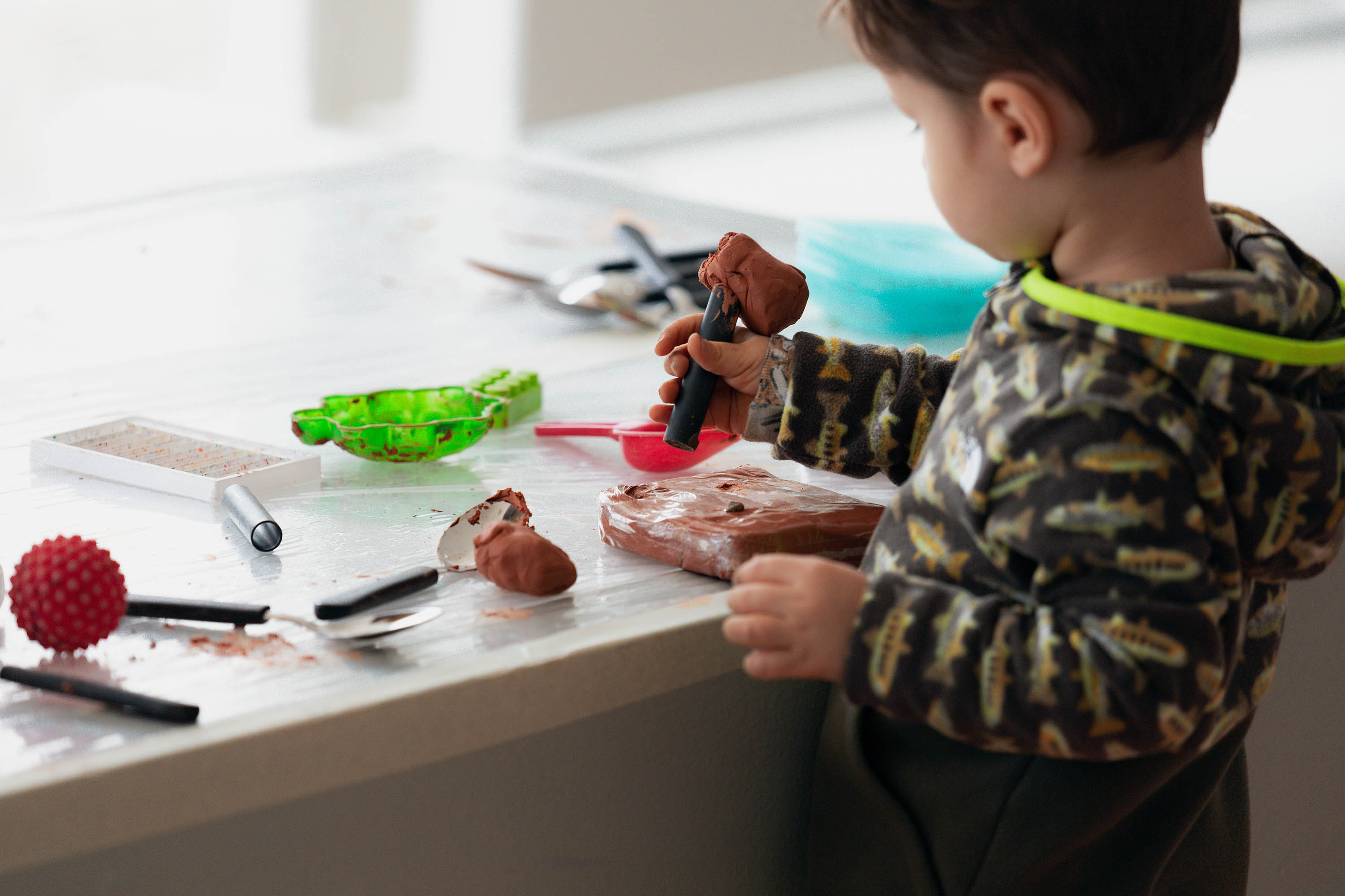 MON realiza oficina de pintura para bebês de 1 a 2 anos