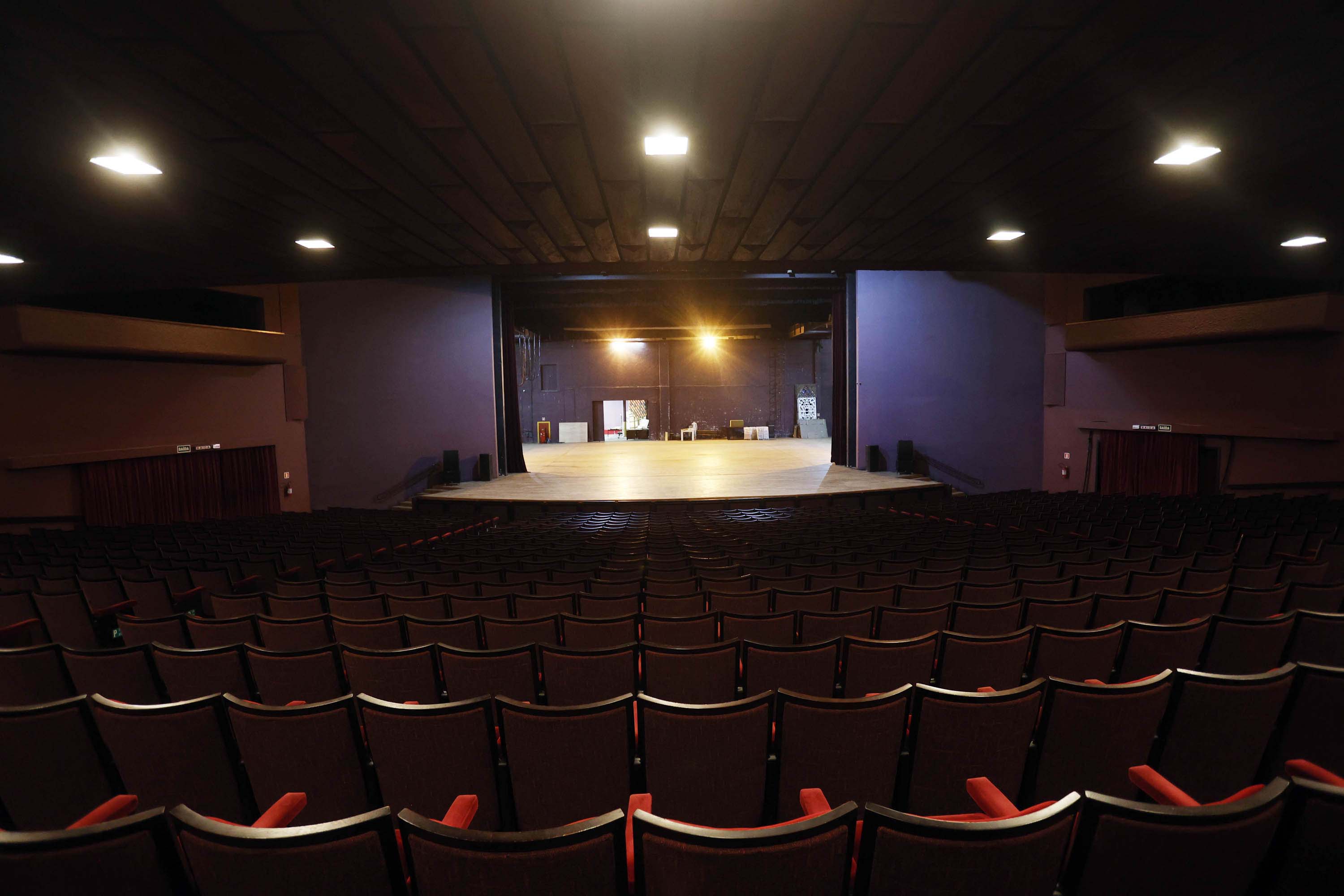Quatro teatros em um: conheça os auditórios que compõem o complexo do Guaíra