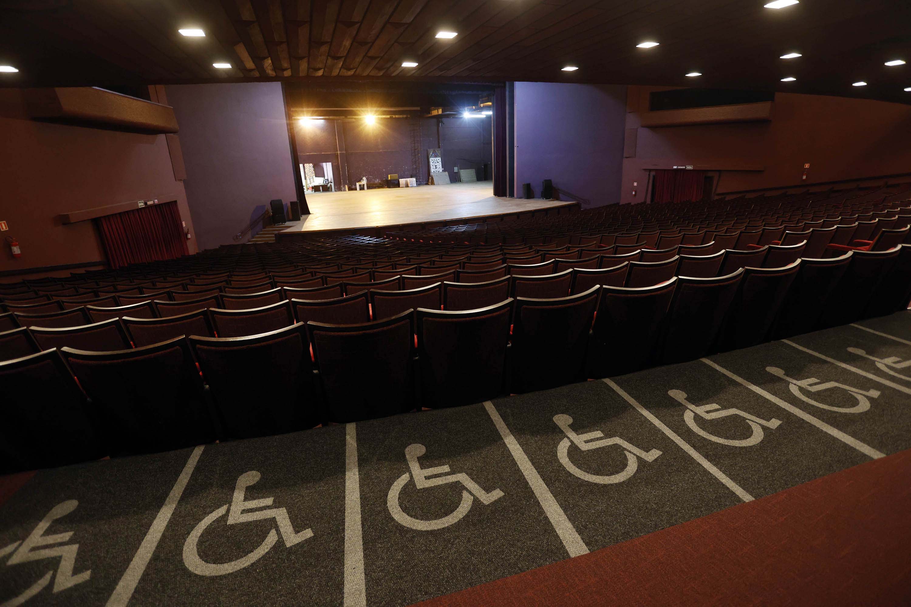 Quatro teatros em um: conheça os auditórios que compõem o complexo do Guaíra