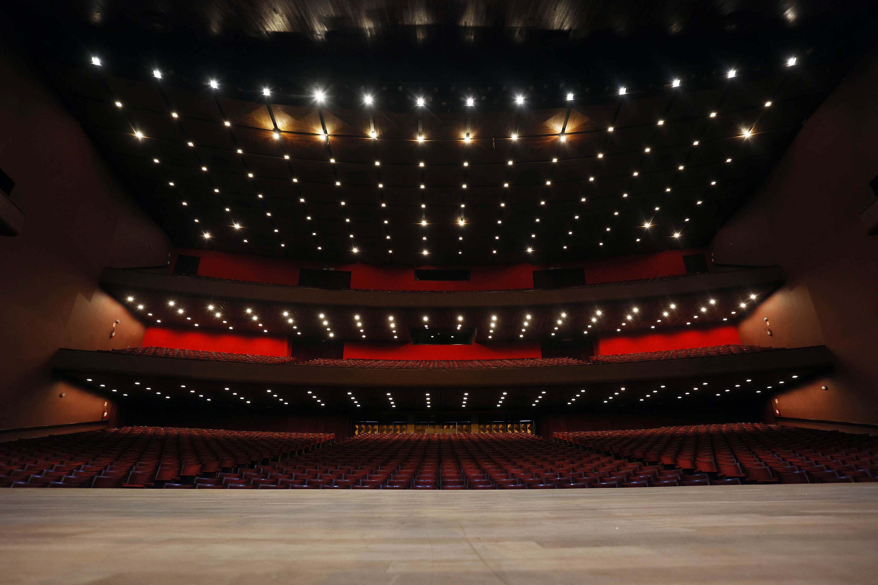 Quatro teatros em um: conheça os auditórios que compõem o complexo do Guaíra
