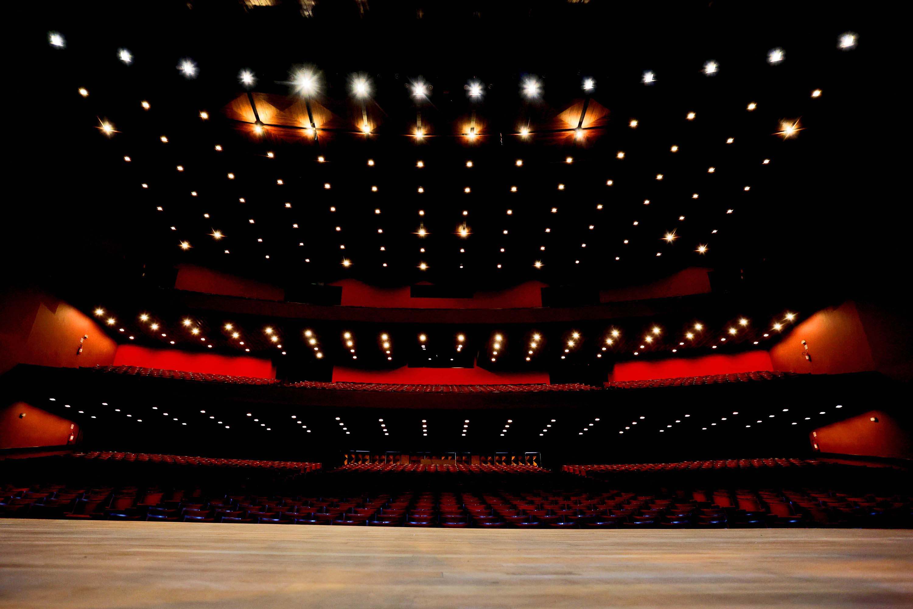 Quatro teatros em um: conheça os auditórios que compõem o complexo do Guaíra