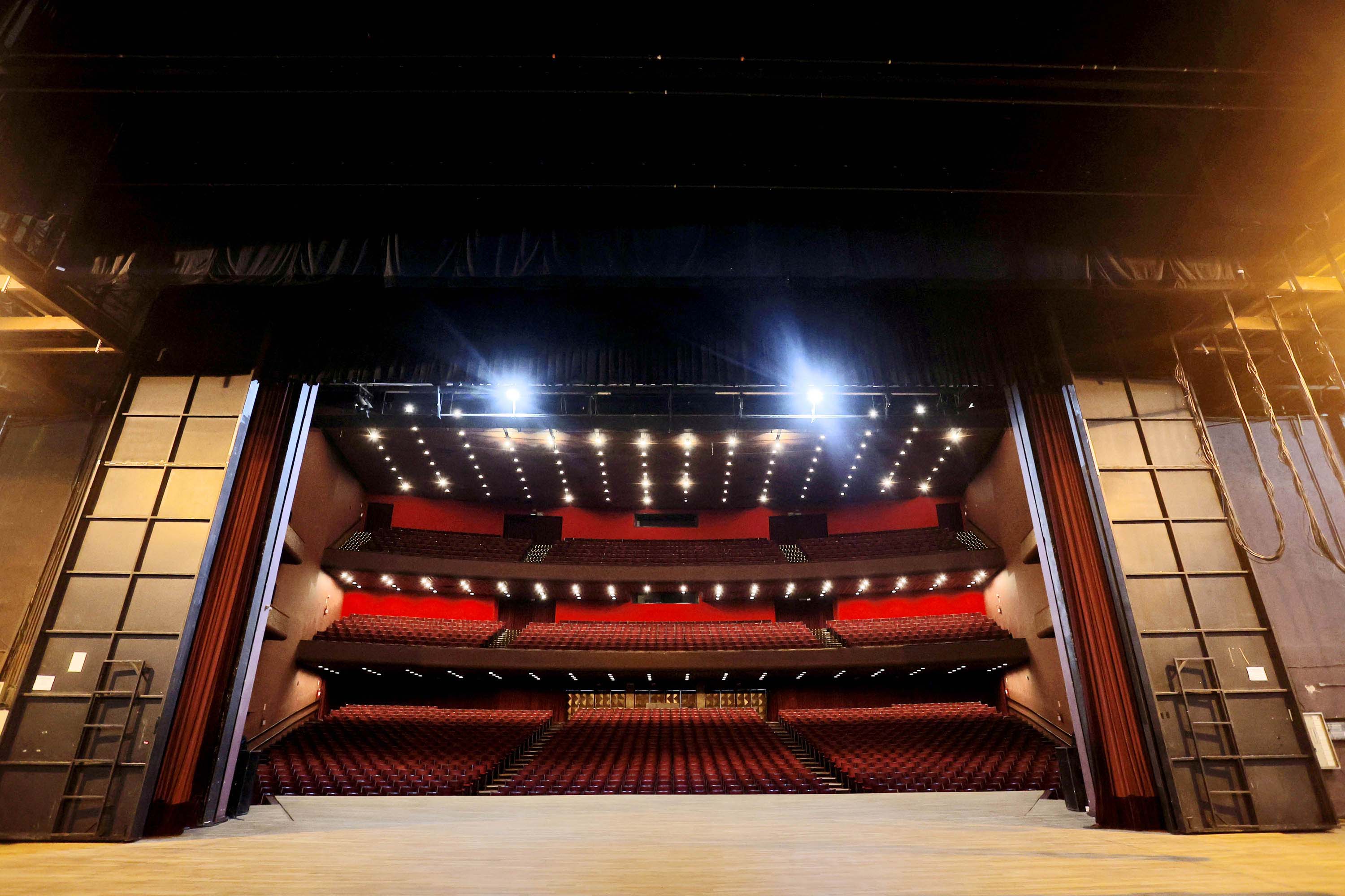 Quatro teatros em um: conheça os auditórios que compõem o complexo do Guaíra