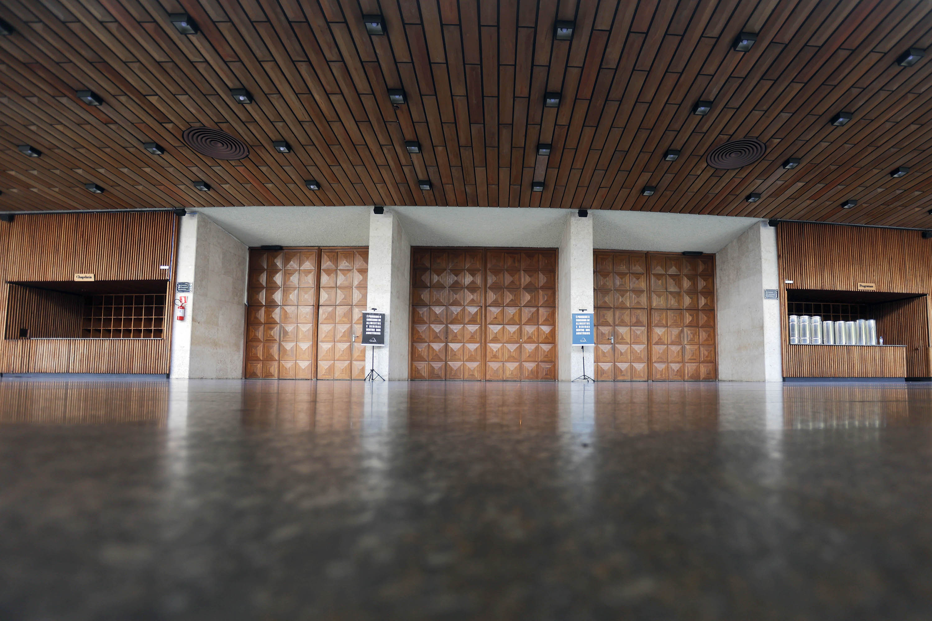 Quatro teatros em um: conheça os auditórios que compõem o complexo do Guaíra