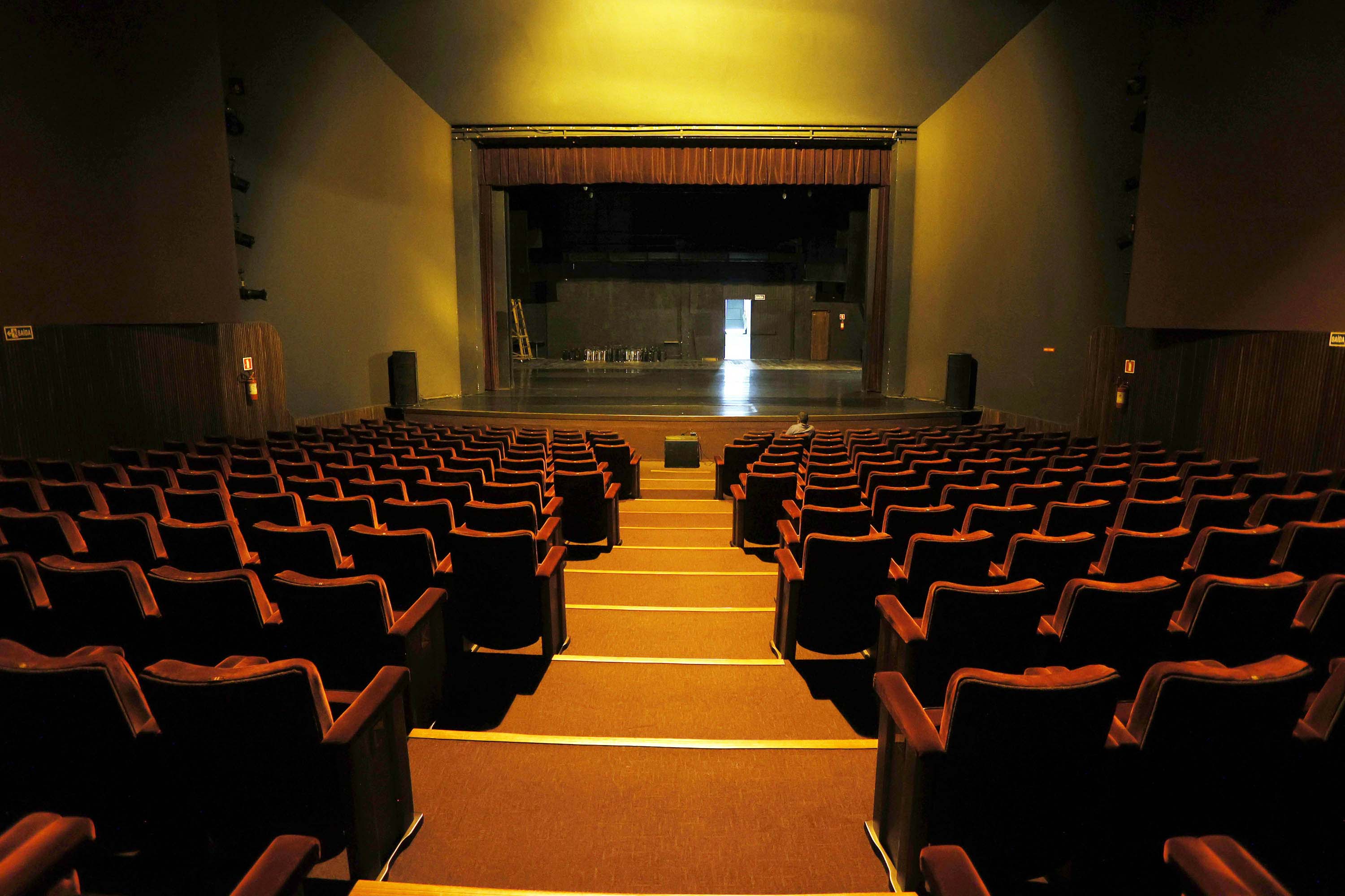 Quatro teatros em um: conheça os auditórios que compõem o complexo do Guaíra