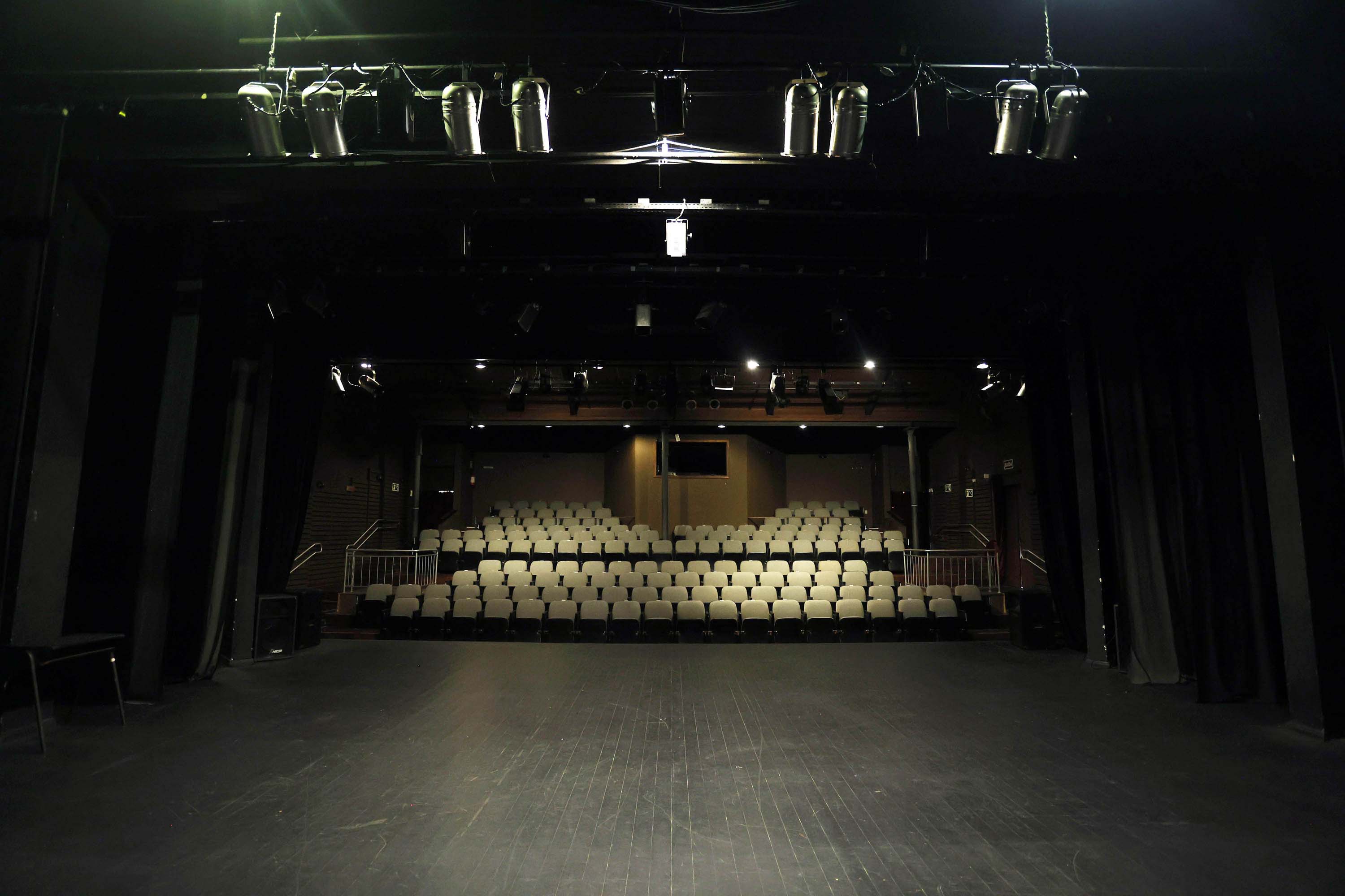 Quatro teatros em um: conheça os auditórios que compõem o complexo do Guaíra