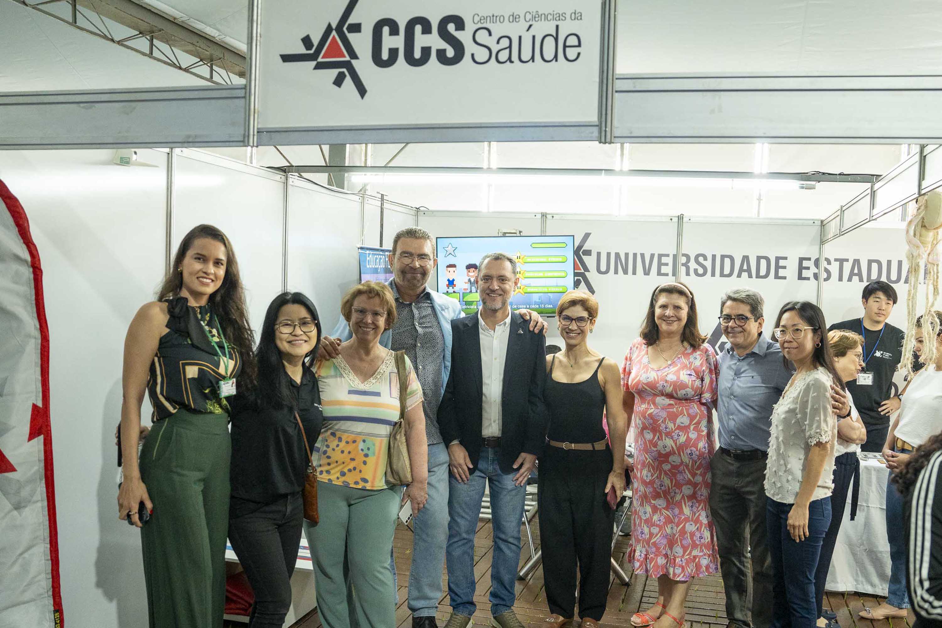 Pavilhão científico encanta visitantes e abre Paraná Faz Ciência na UEM