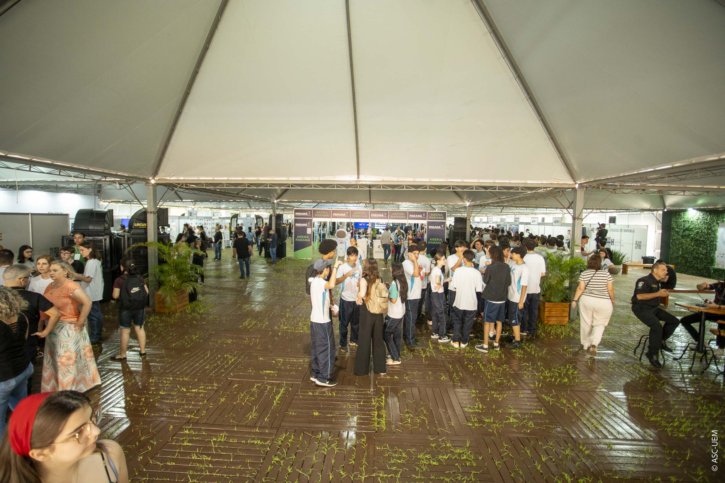 Pavilhão científico encanta visitantes e abre Paraná Faz Ciência na UEM