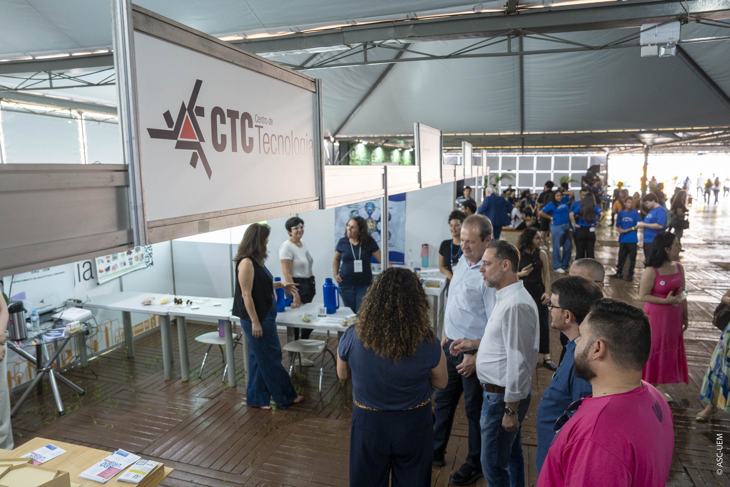 Pavilhão científico encanta visitantes e abre Paraná Faz Ciência na UEM