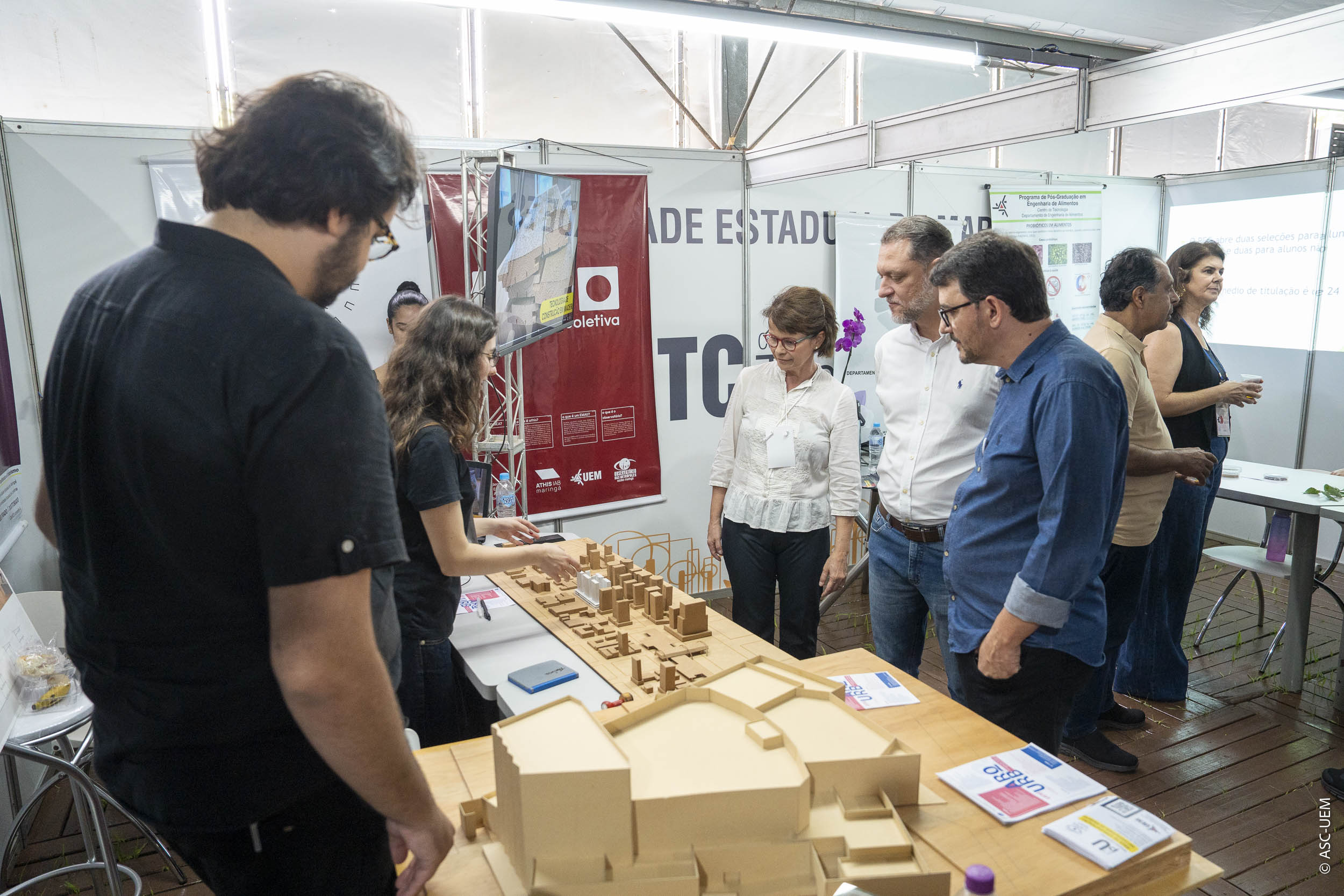 Pavilhão científico encanta visitantes e abre Paraná Faz Ciência na UEM