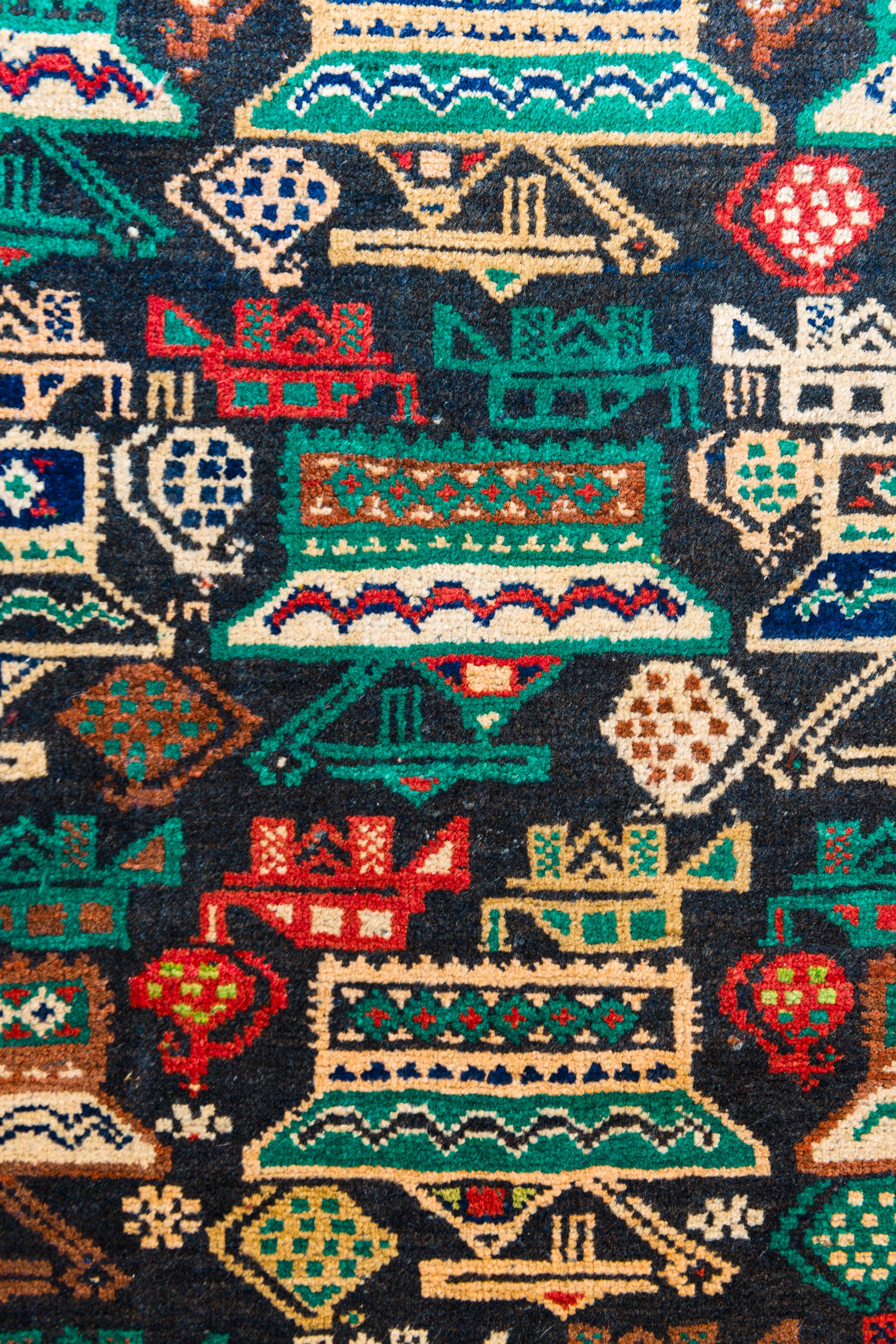 MON realiza exposição de tapetes afegãos