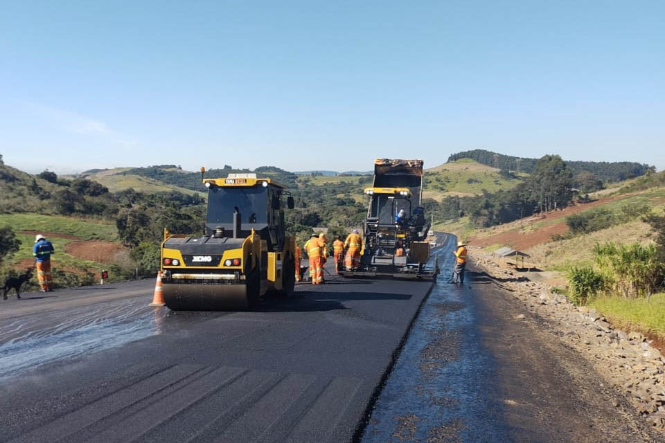 Orçamento de 2025 prevê aumento de 60% nos investimentos, com R$ 2,1 bilhões para obras