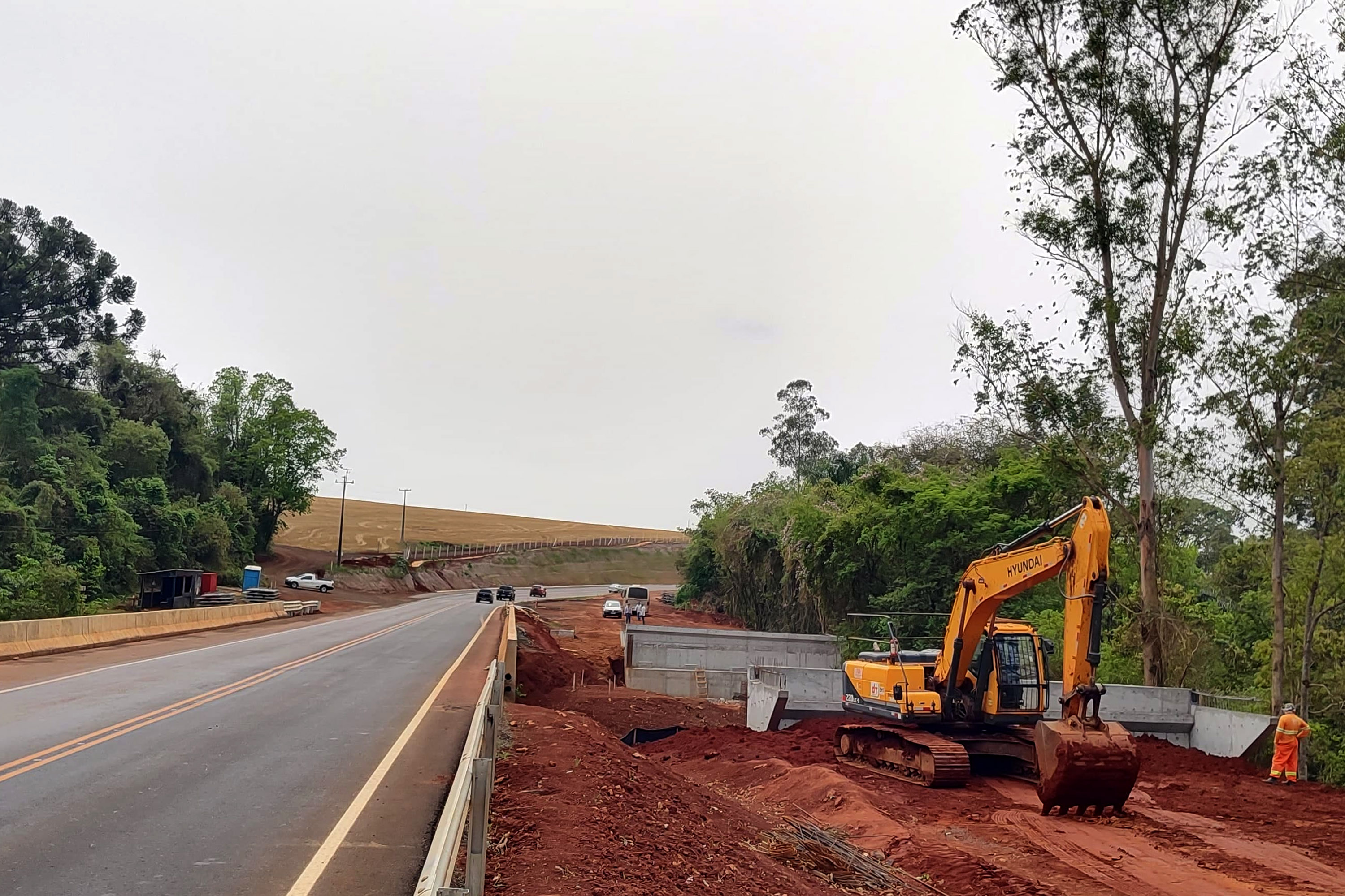 PR-445 terá pare e siga nos próximos dias para içamento de vigas em pontes e viadutos