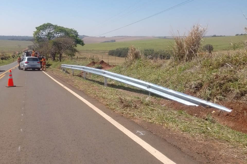 PR-534 Miraselva a Centenário do Sul - proseg Rodovia entre Centenário do Sul e Miraselva recebe serviços de segurança viária