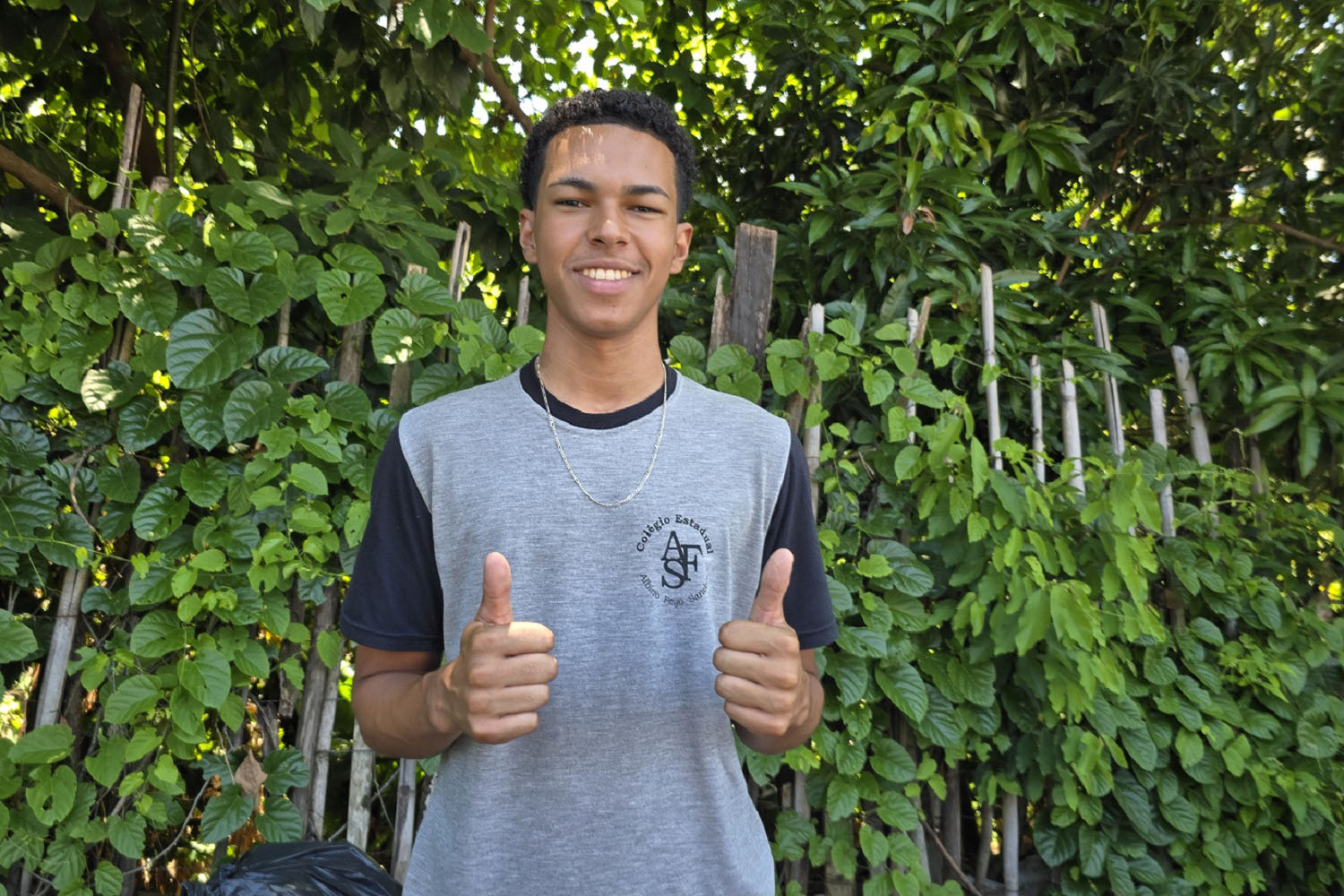 Jovens participam de ação de proteção da nascente do São Lourenço