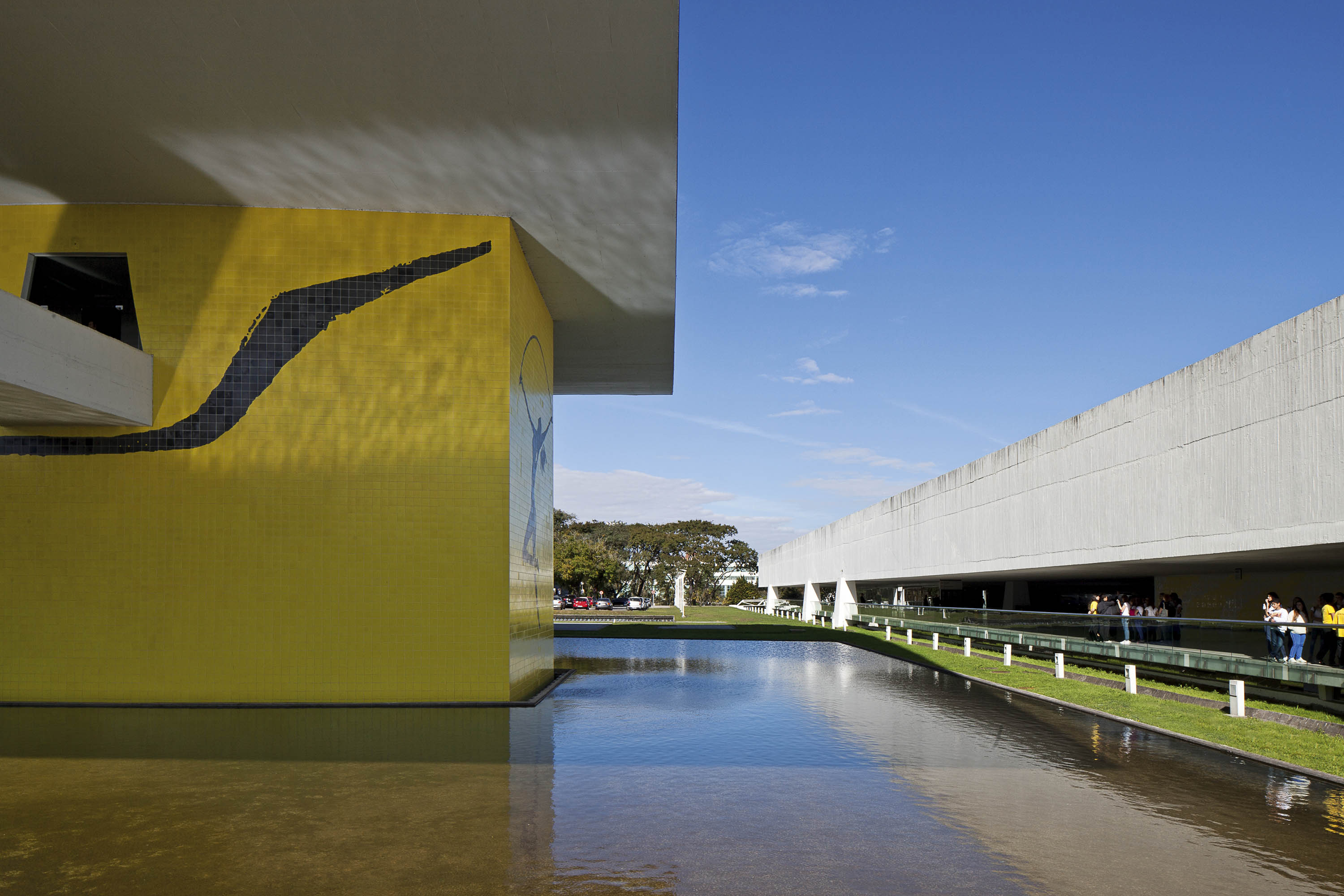 MON abrirá normalmente nos feriados