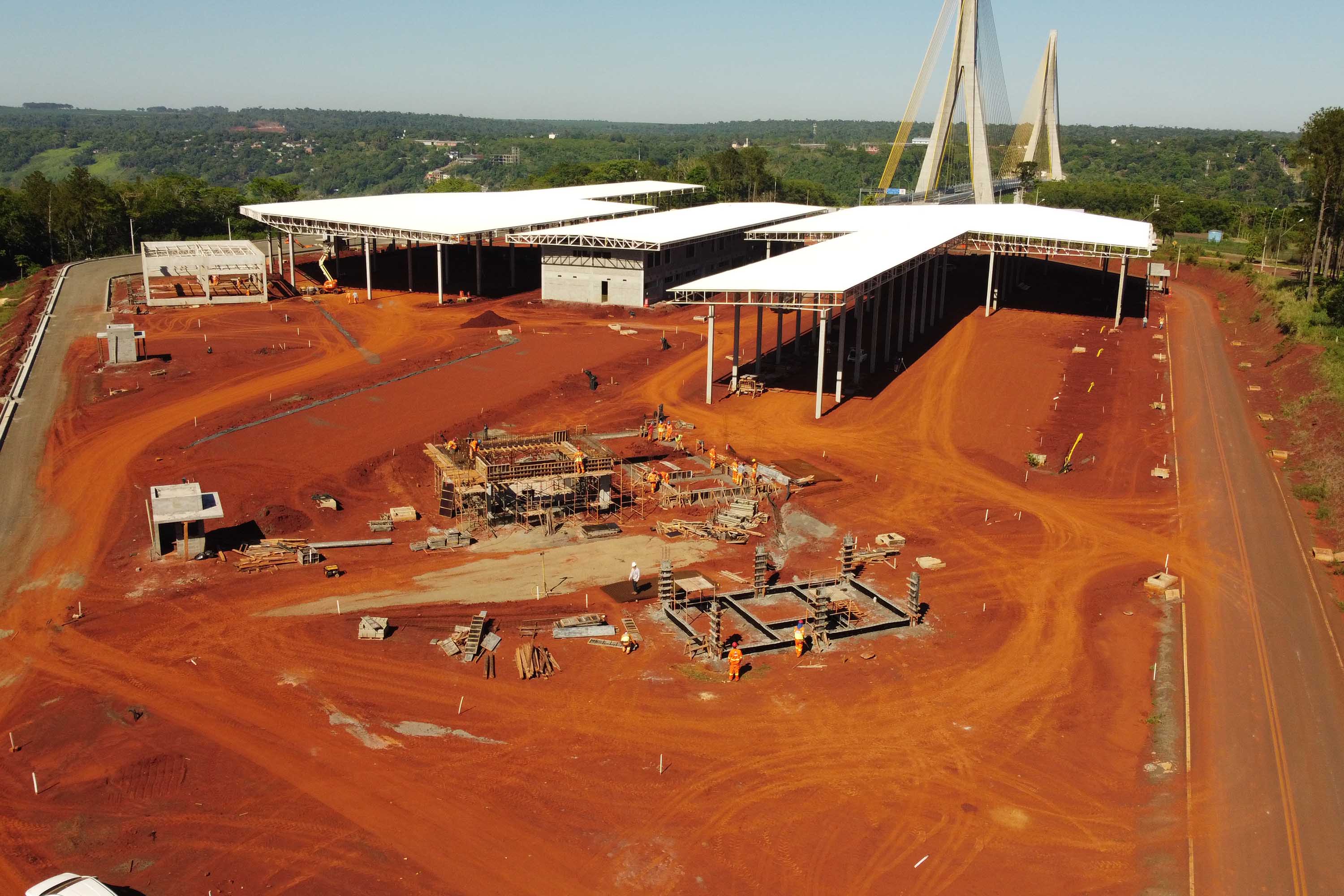 Perimetral Foz do Iguaçu Perimetral Leste de Foz chega a 48,64% e terá terceiro turno de trabalho