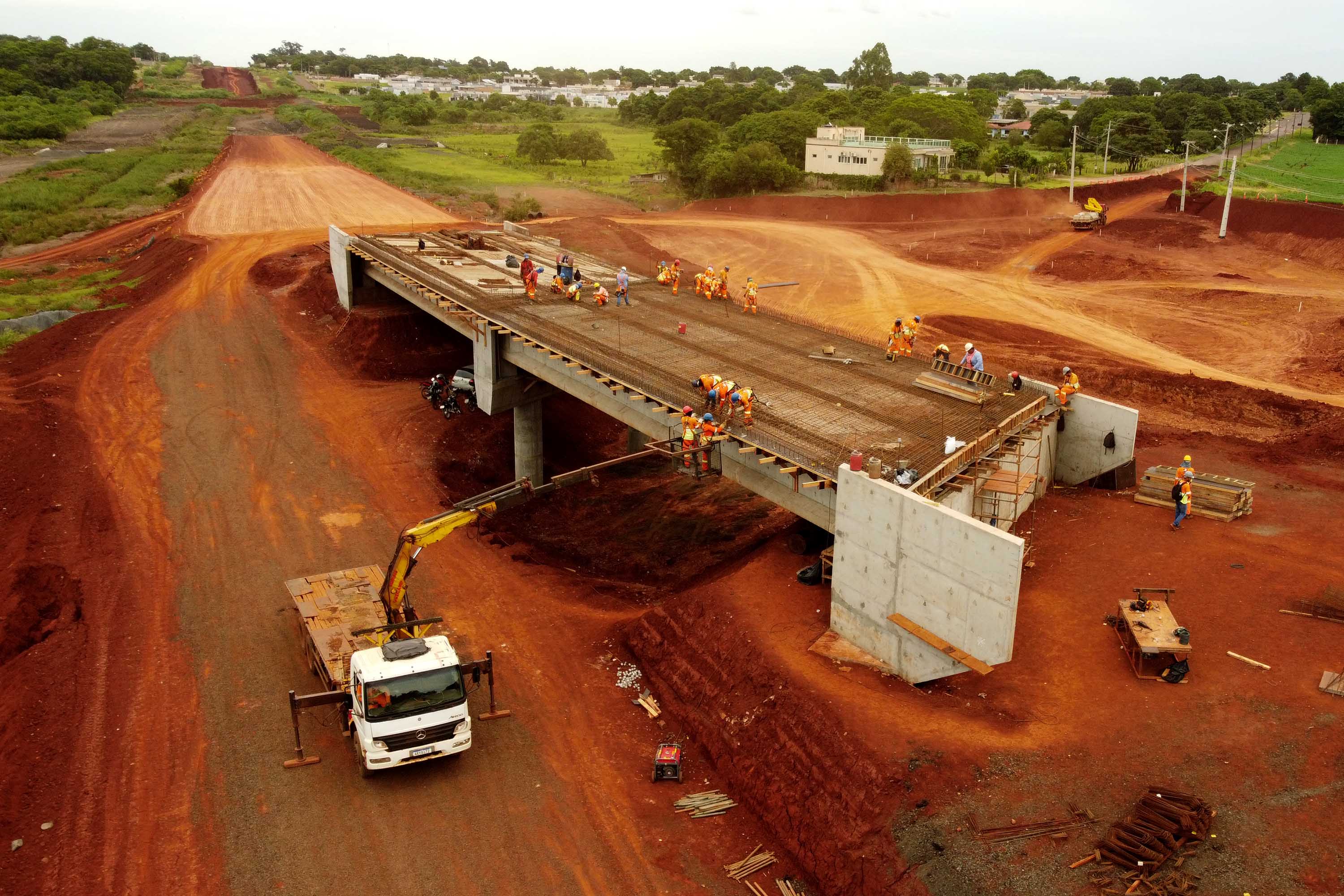 Perimetral Foz do Iguaçu Perimetral Leste de Foz chega a 48,64% e terá terceiro turno de trabalho