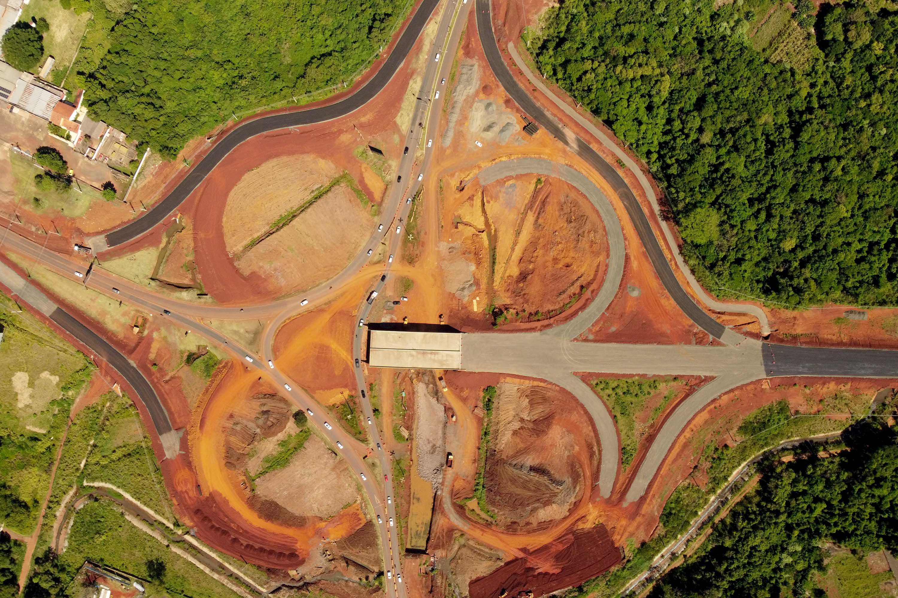 Perimetral Foz do Iguaçu Perimetral Leste de Foz chega a 48,64% e terá terceiro turno de trabalho