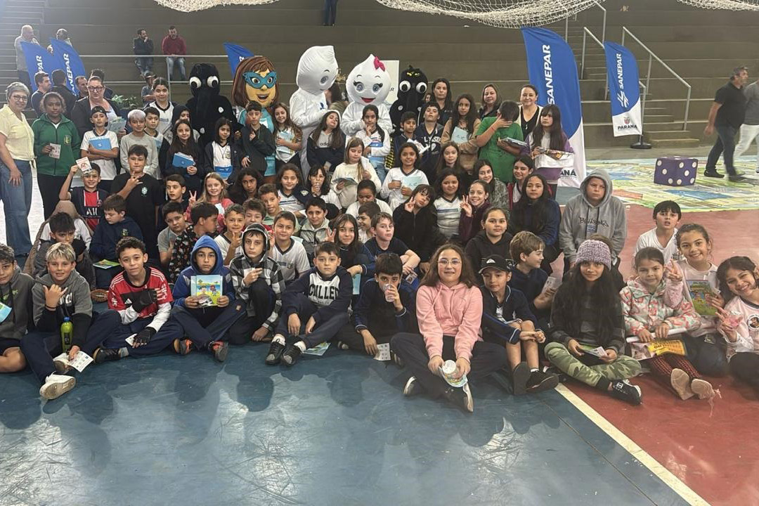 Programa Sanepar Perto de Você é mais uma opção de prestação de serviços da empresa. Usuários podem aproveitar a feira para ter, além de conhecer o trabalho da empresa, ter acesso à negociações, programa Água Solidária e atividades socioambientais.