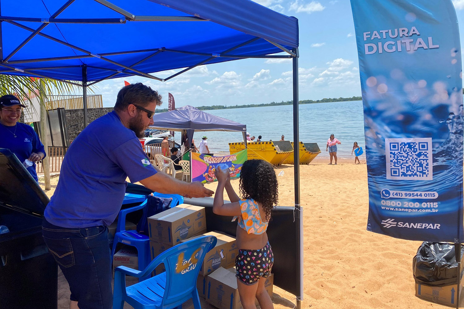 Sanepar leva projeto HidratAção, de distribuição de copos de água, para o Noroeste