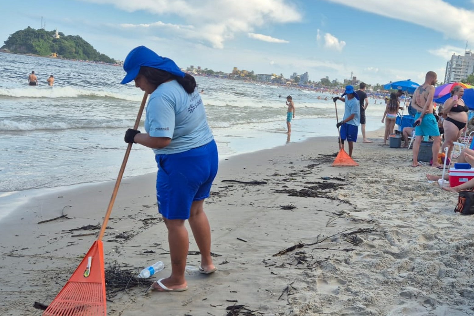 Sanepar recolhe mais de 48 toneladas de lixo no litoral do Estado em apenas 6 dias
