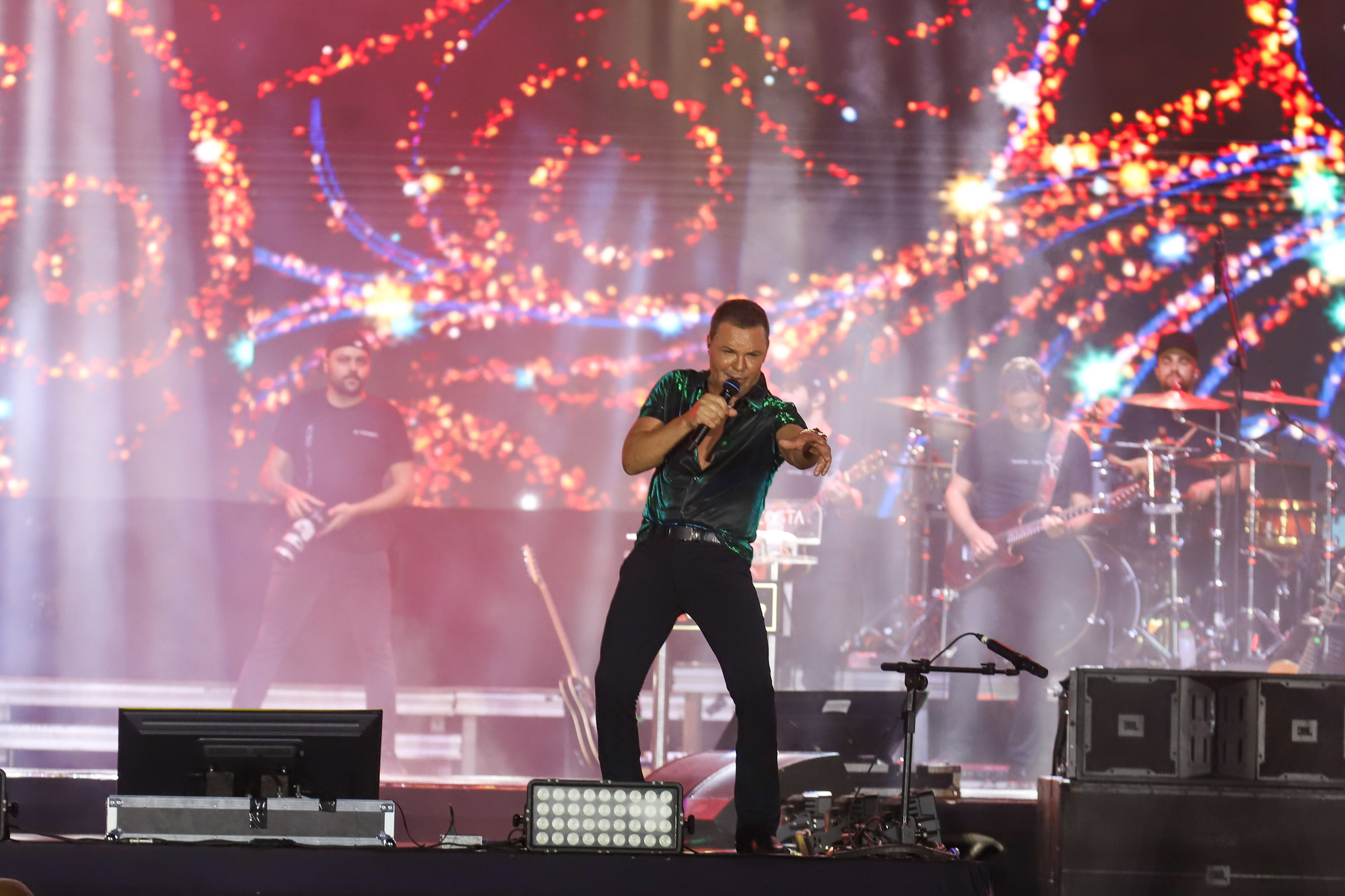 Eduardo Costa repete a dose no Verão Maior Paraná e leva 85 mil pessoas a Matinhos