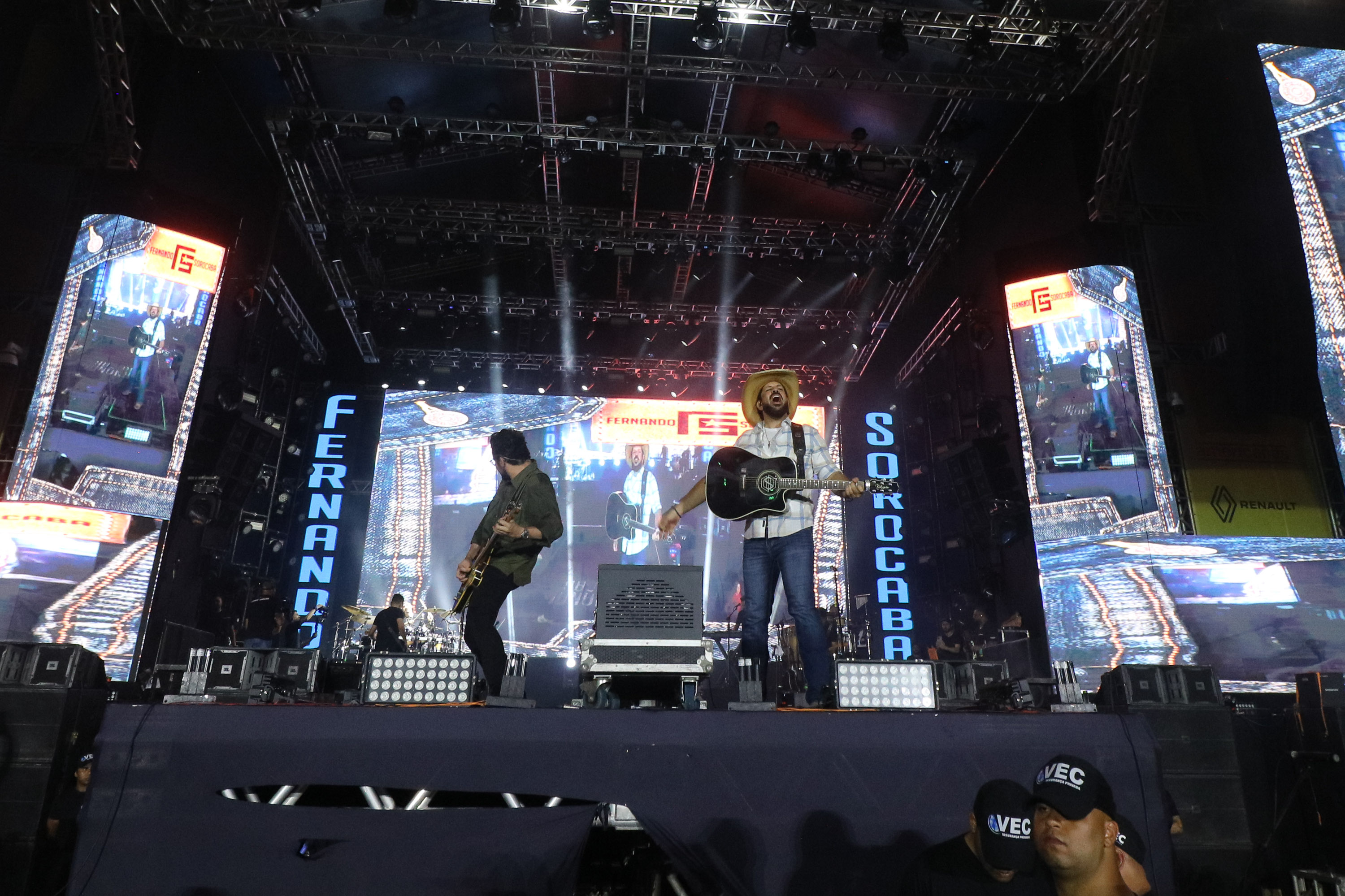 Fernando e Sorocaba em Matinhos