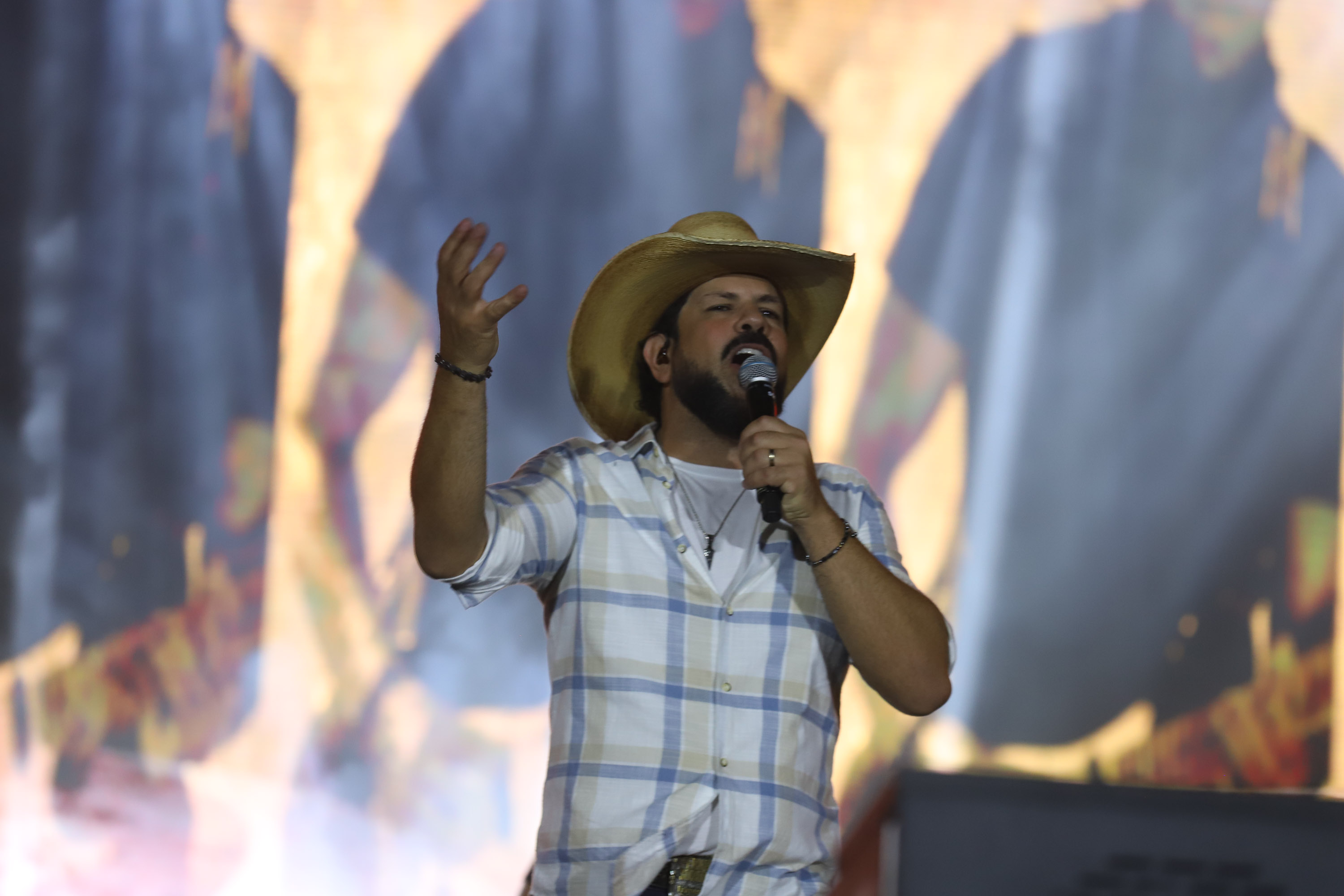 Fernando e Sorocaba em Matinhos