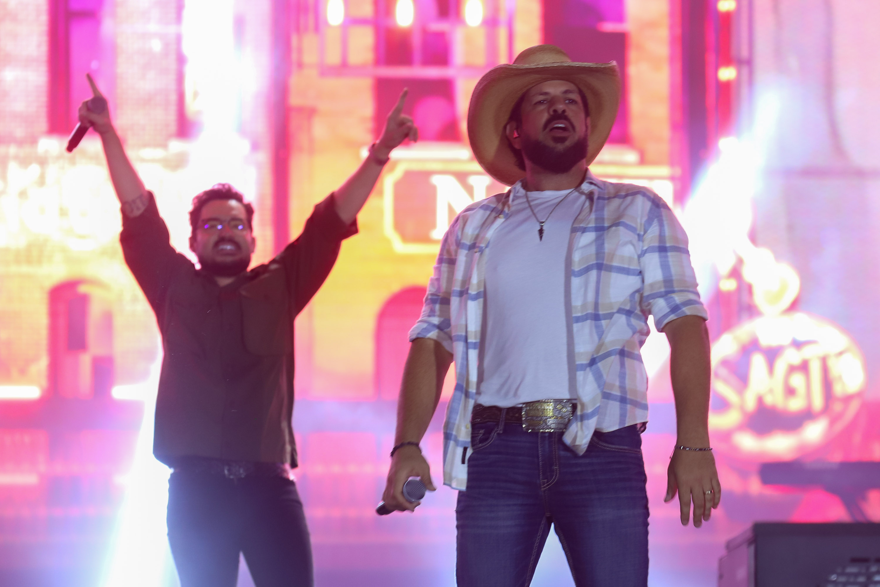 Fernando e Sorocaba em Matinhos no Verao Maior Parana