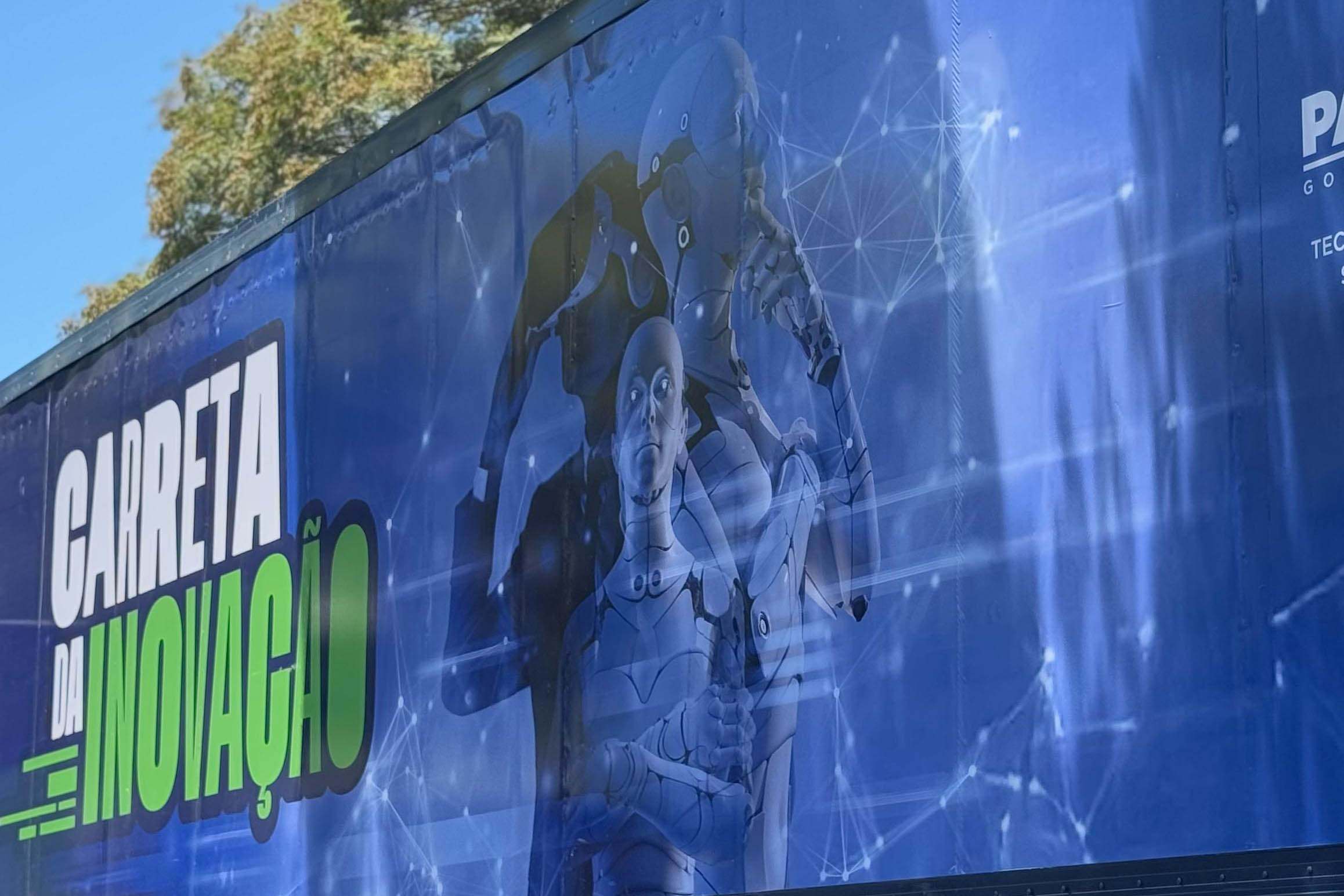 Carreta da Inovação chega a Foz do Iguaçu com oficinas de IA  e serviços digitais do Detran