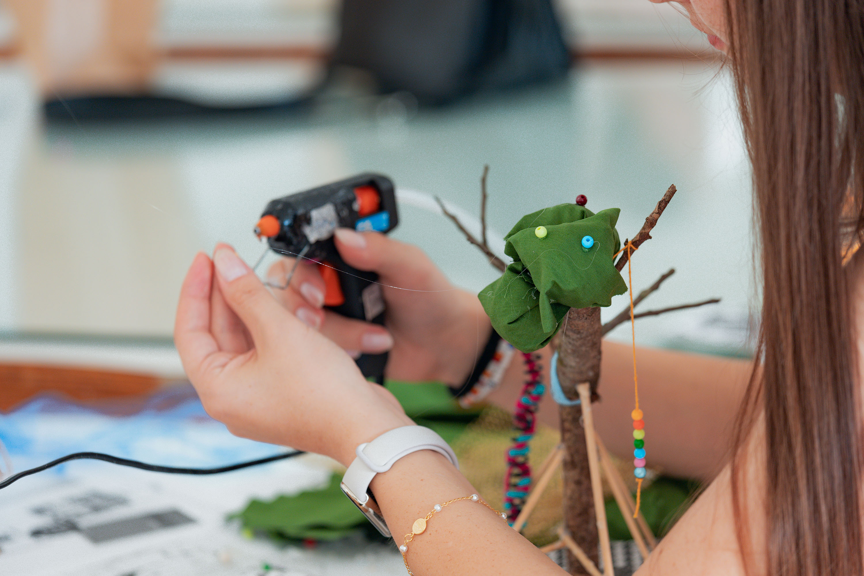 MON realiza oficina de pintura com artista Livia Fontana, no Dia da Mulher