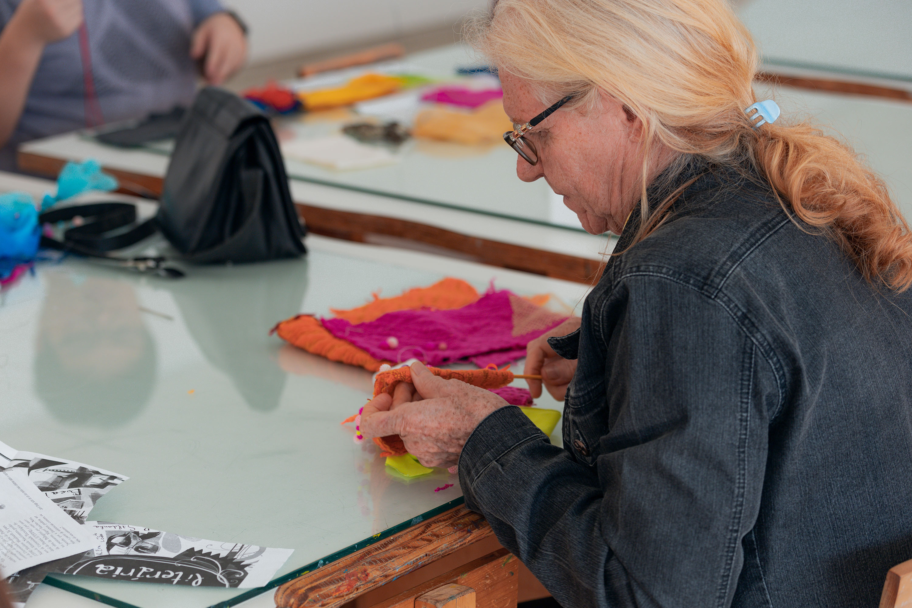 MON realiza oficina de pintura com artista Livia Fontana, no Dia da Mulher