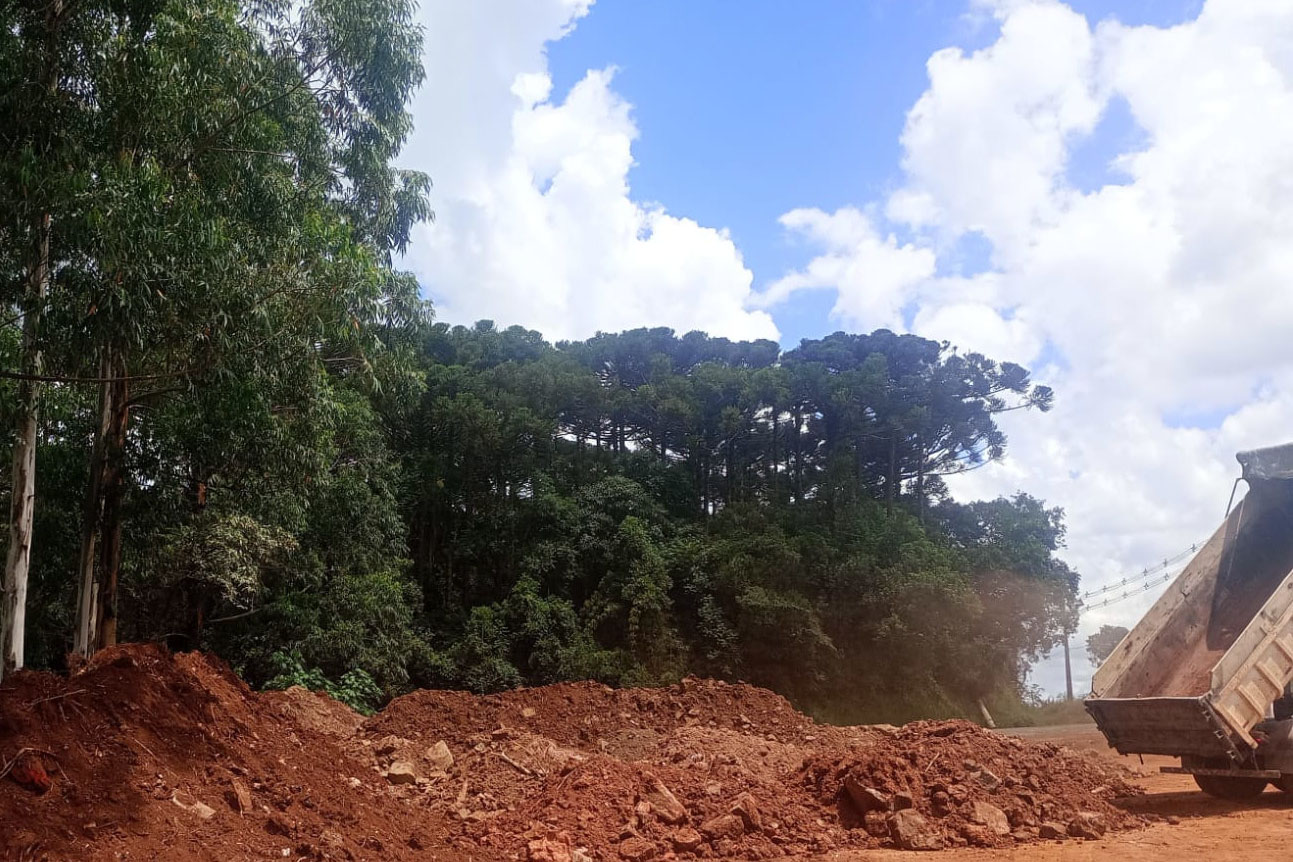 Aviso interdição rua em Telêmaco Borba