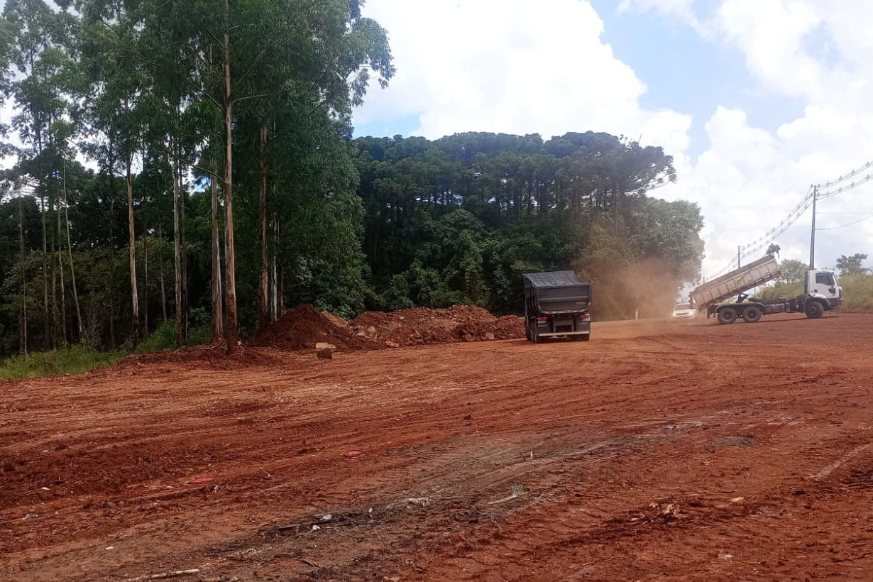 Aviso interdição rua em Telêmaco Borba