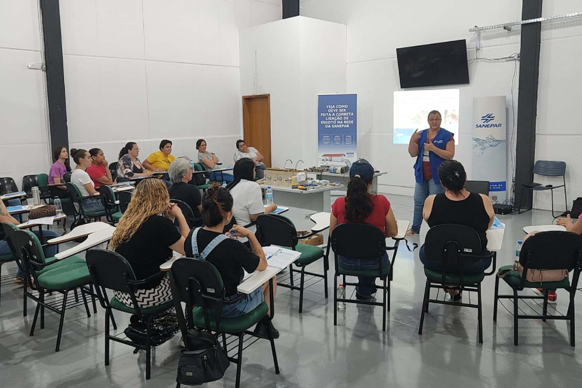 Sanepar e Deseco capacitam mulheres em Toledo
