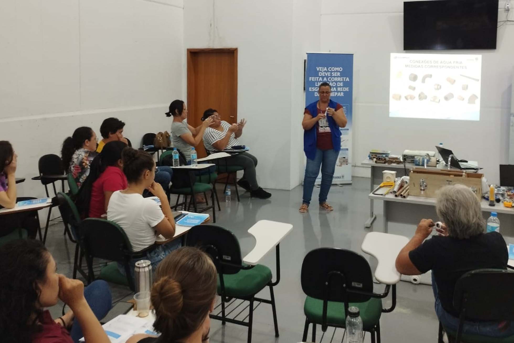 Sanepar e Deseco capacitam mulheres em Toledo