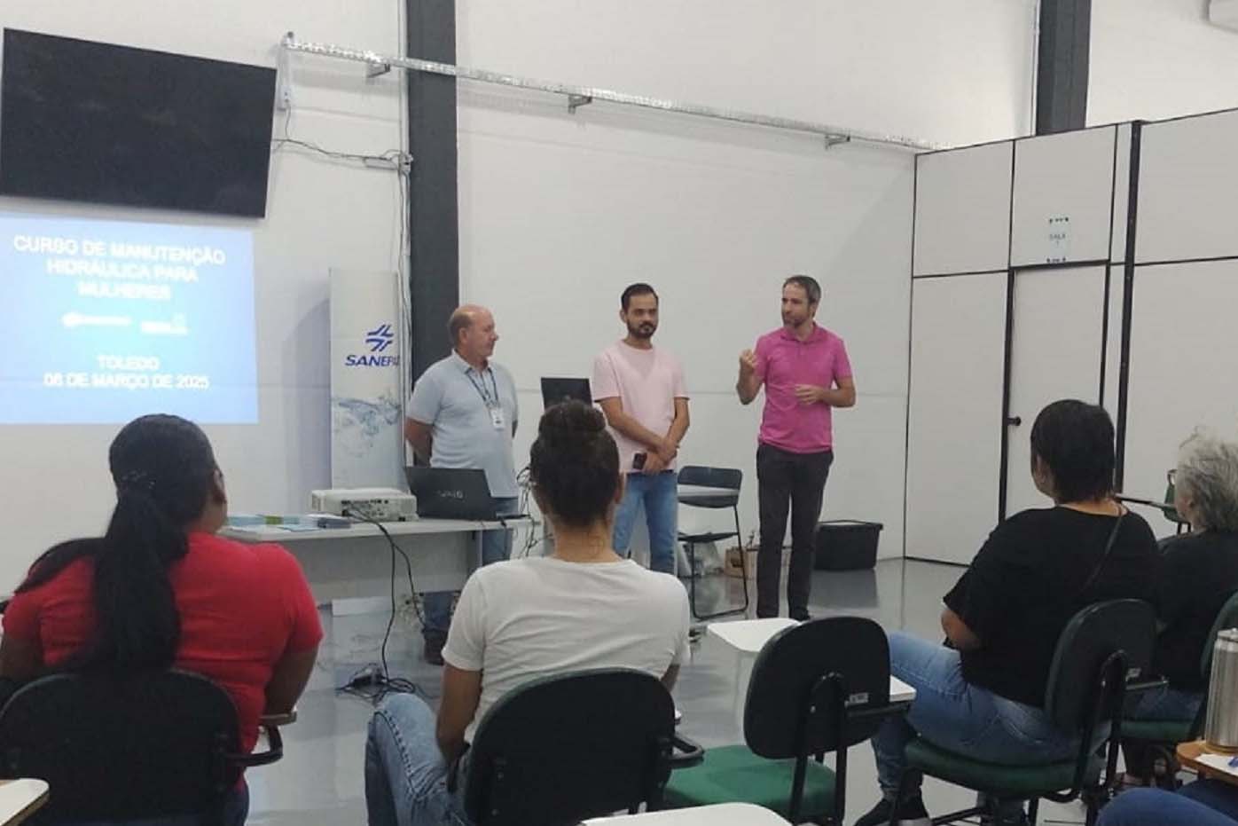Sanepar e Deseco capacitam mulheres em Toledo